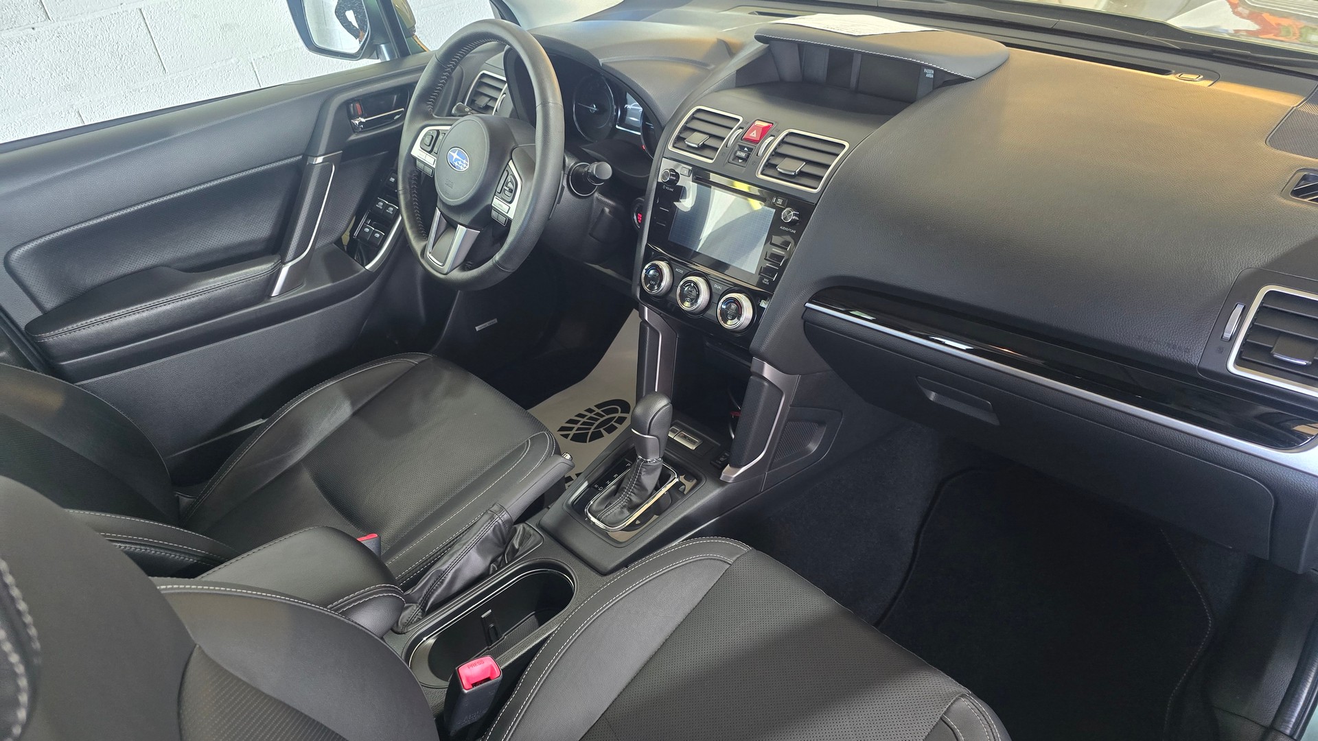 SUBARU Forester 2.0XT Luxury Lineartronic-image-10