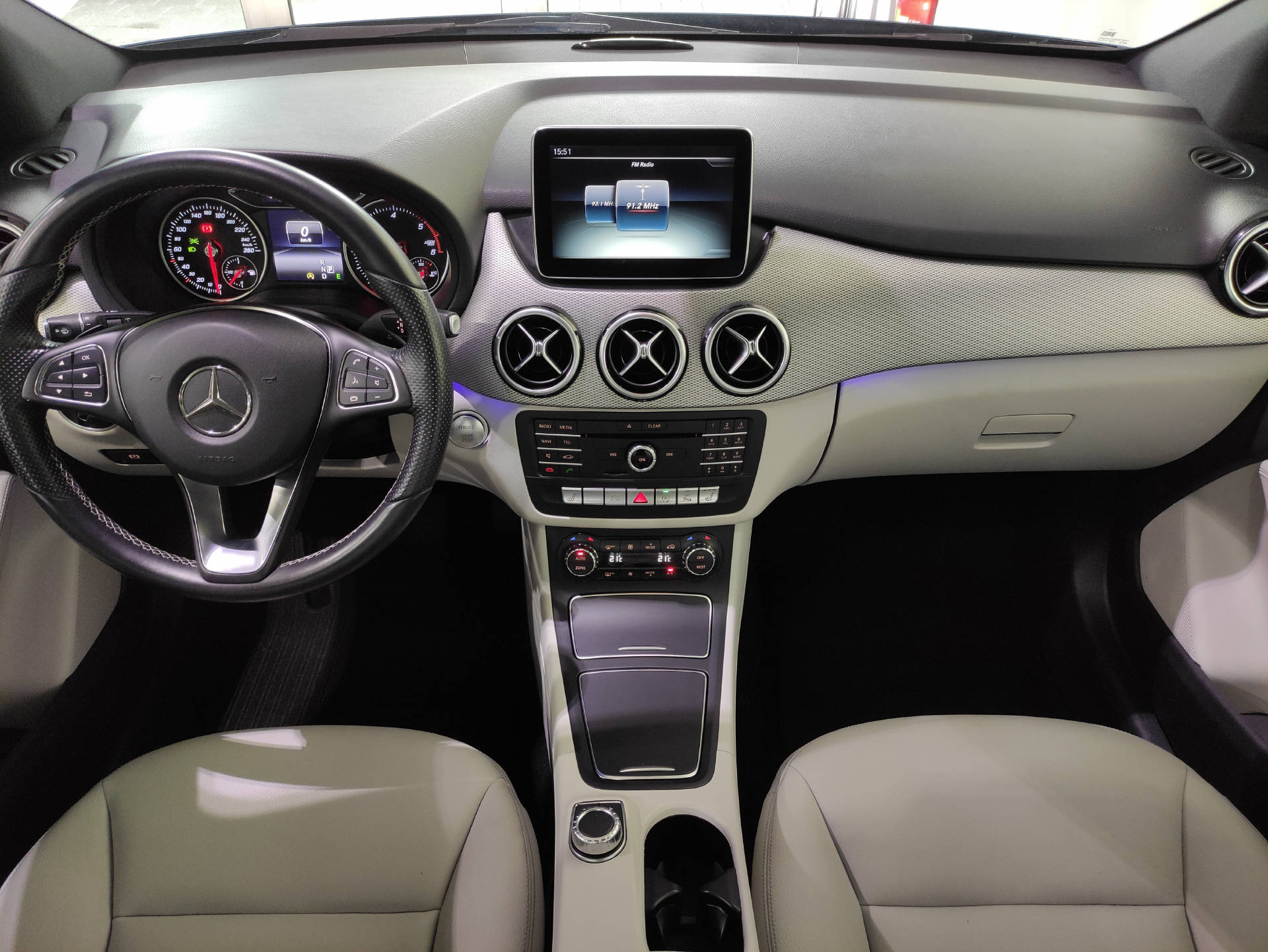 MERCEDES-BENZ B 200 CDI Urban 4matic-image-12