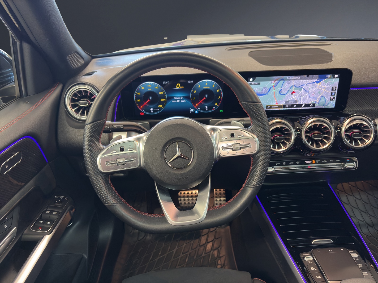 MERCEDES-BENZ GLB 200 AMG Line-image-12