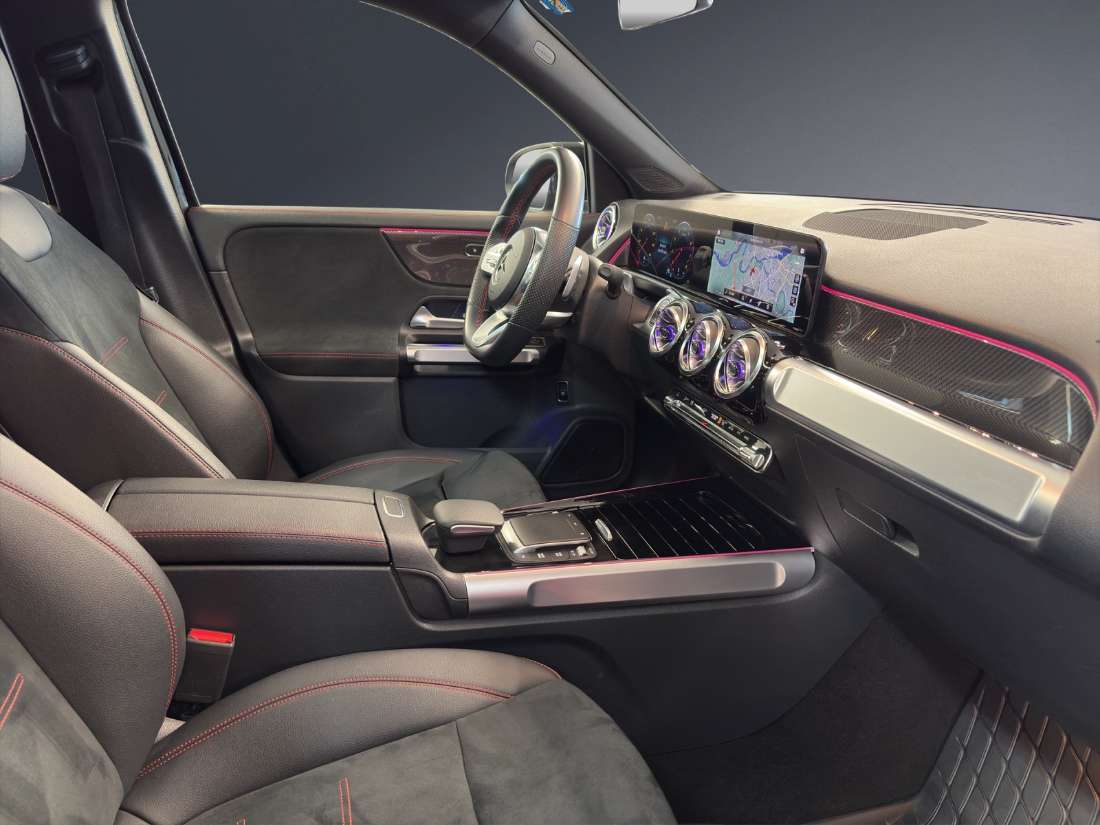 MERCEDES-BENZ GLB 200 AMG Line-image-9