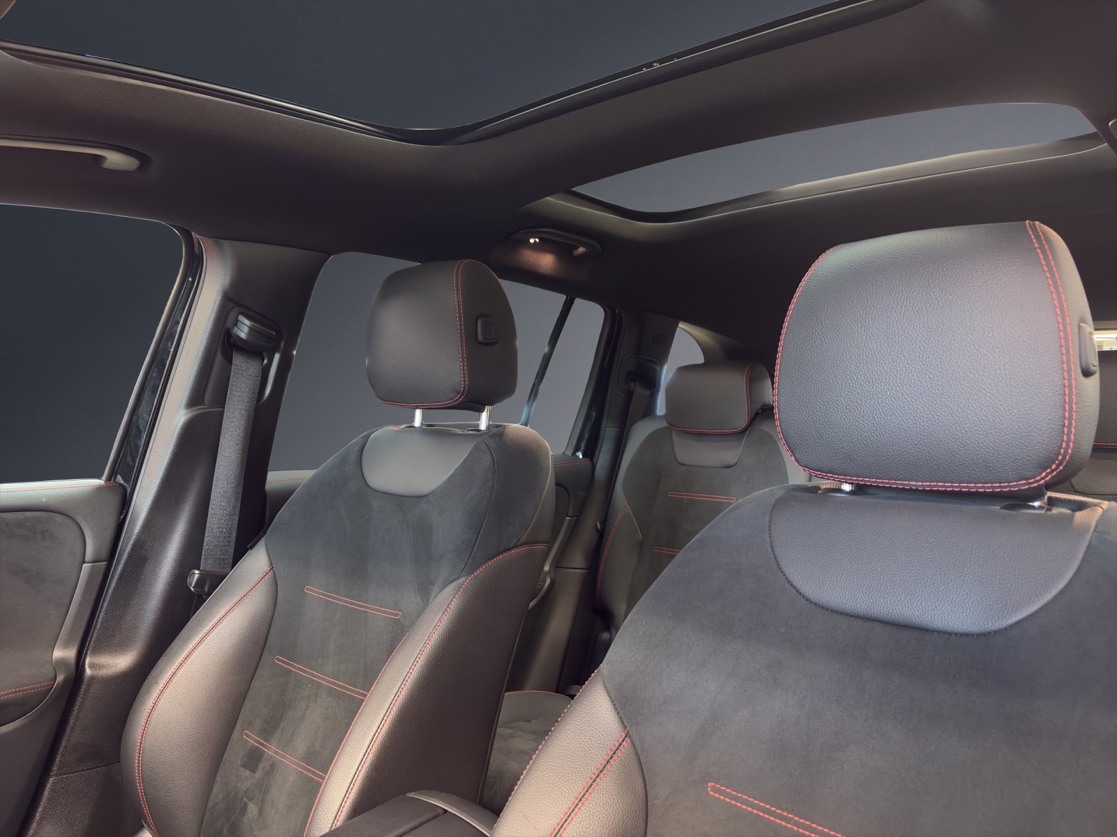 MERCEDES-BENZ GLB 200 AMG Line-image-7