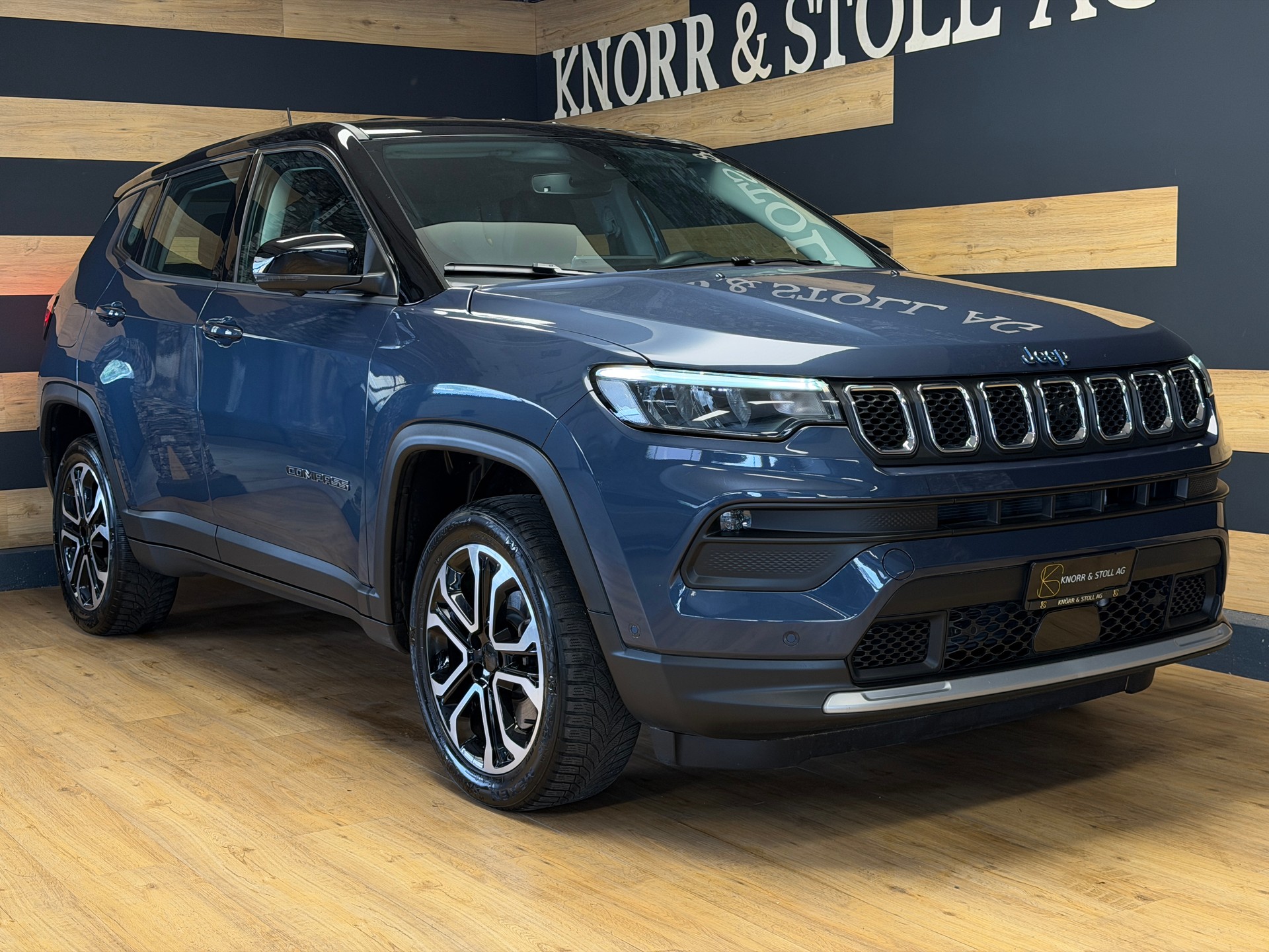 JEEP Compass 1.3 T PHEV Swiss Altitude Plus AWD-showroom-element-1