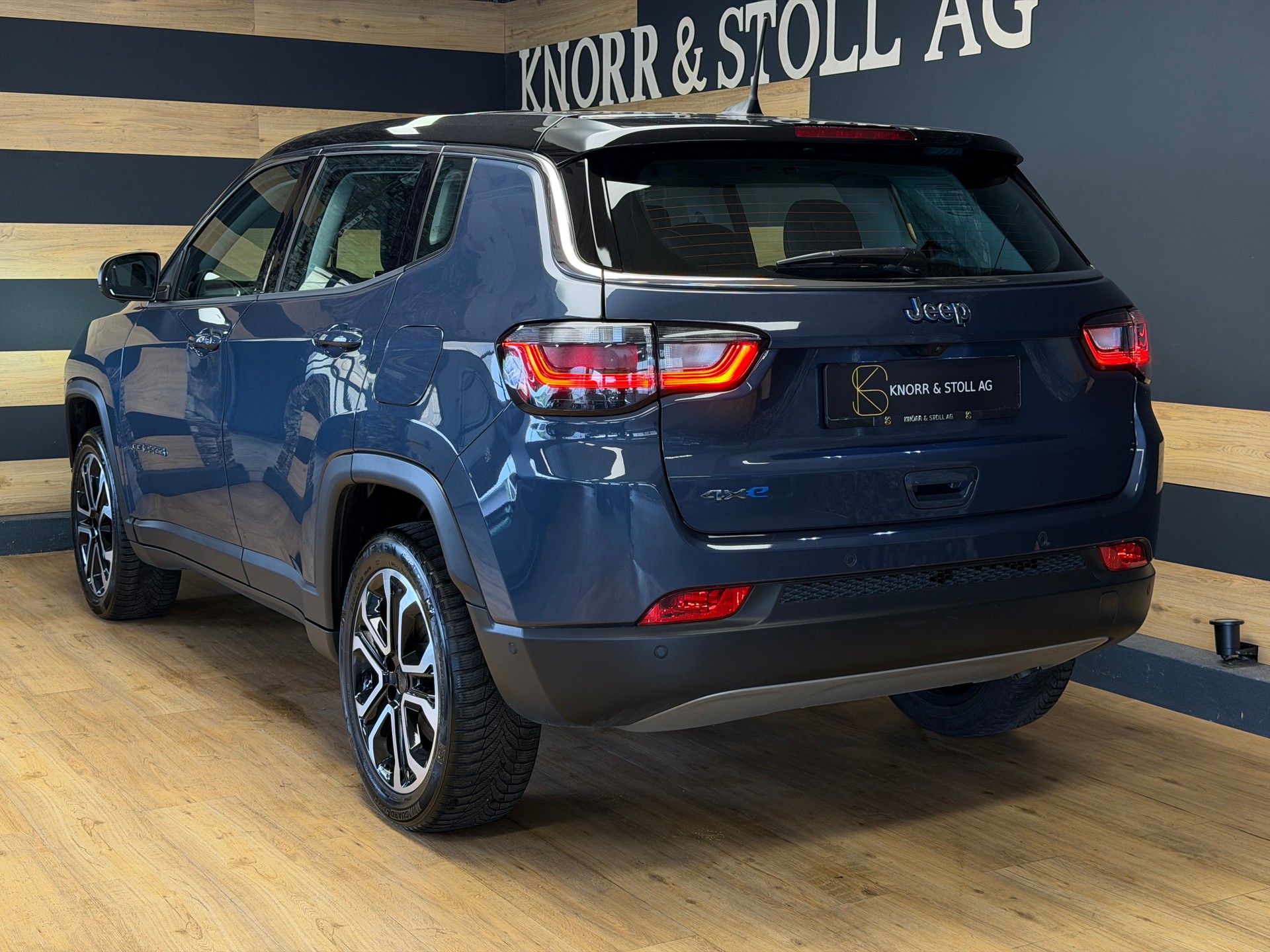 JEEP Compass 1.3 T PHEV Swiss Altitude Plus AWD-showroom-element-3