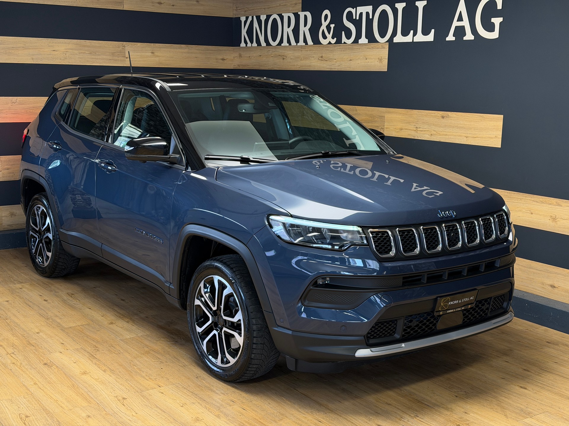 JEEP Compass 1.3 T PHEV Swiss Altitude Plus AWD-showroom-element-2