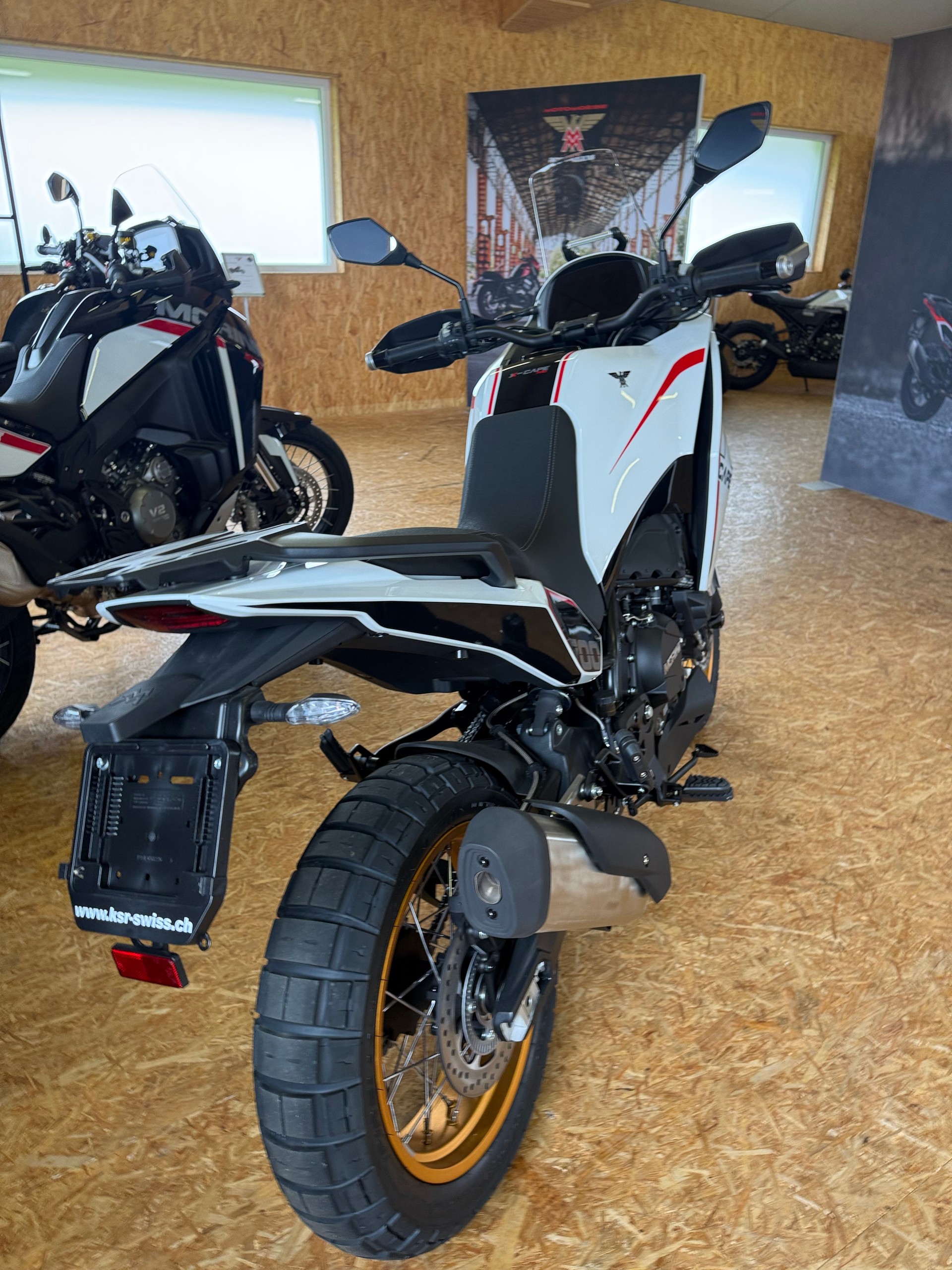 MOTO MORINI X-CAPE 700 - GOLD EDITION-image-3