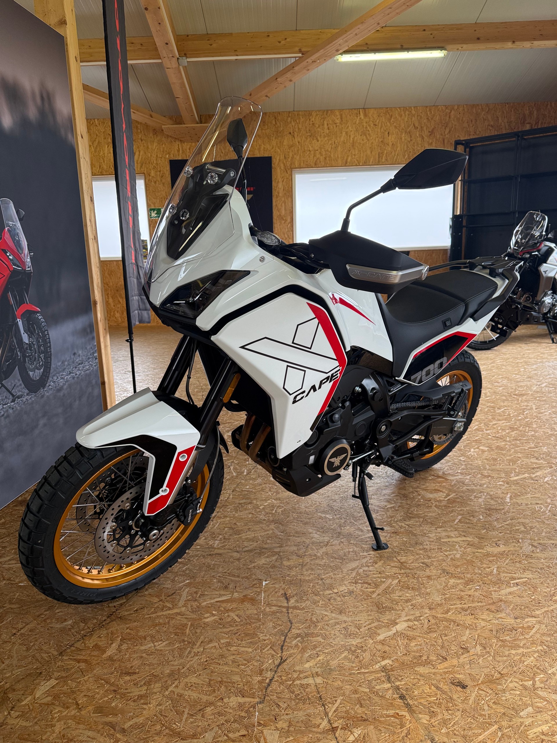 MOTO MORINI X-CAPE 700 - GOLD EDITION-image-6
