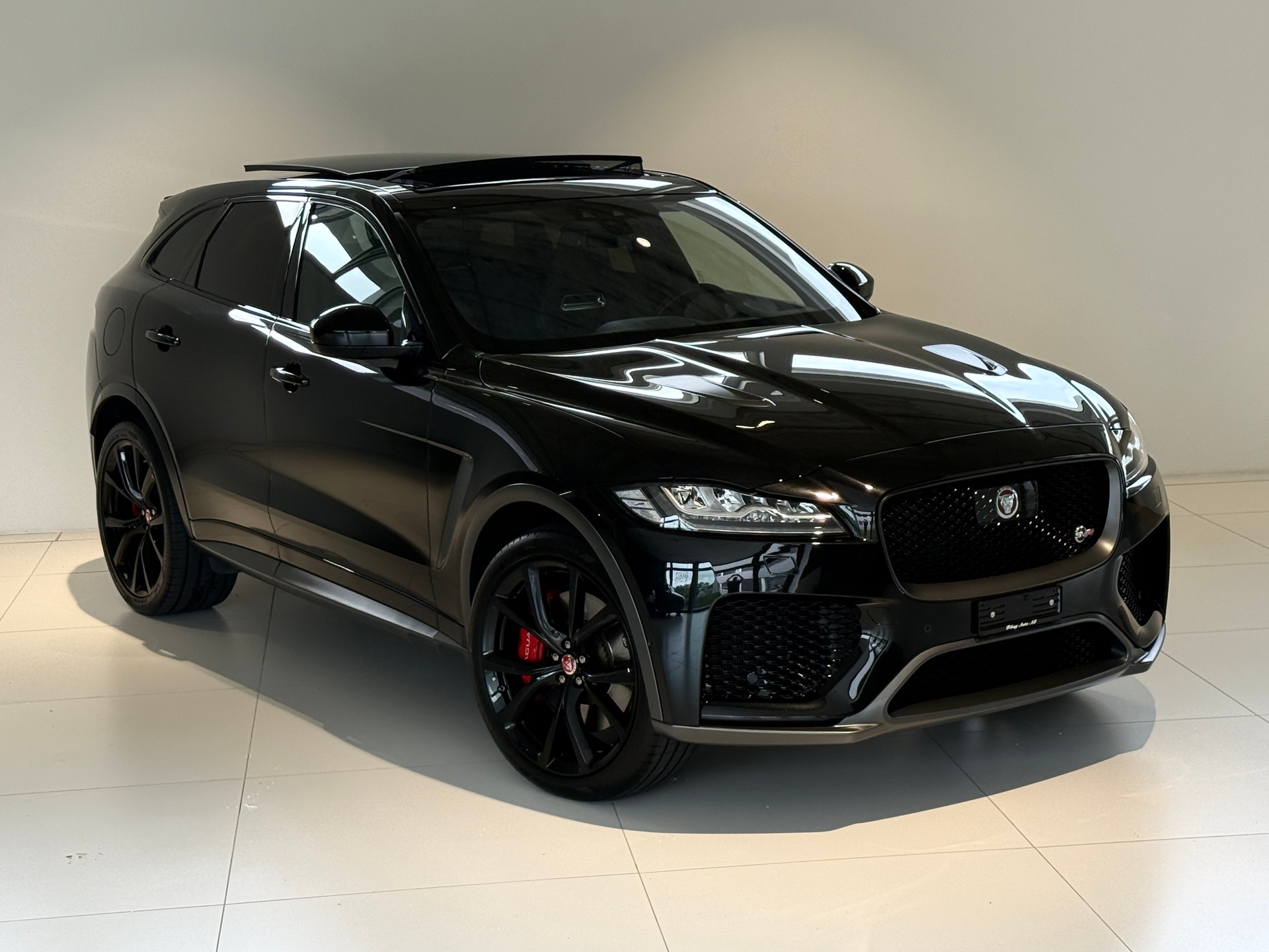 JAGUAR F-Pace 5.0 V8 SVR AWD Automatik ***CH-Fahrzeug aus 1. Hand***NP. Fr. 135'900.-***SVR-Sportsitze***All-Black***