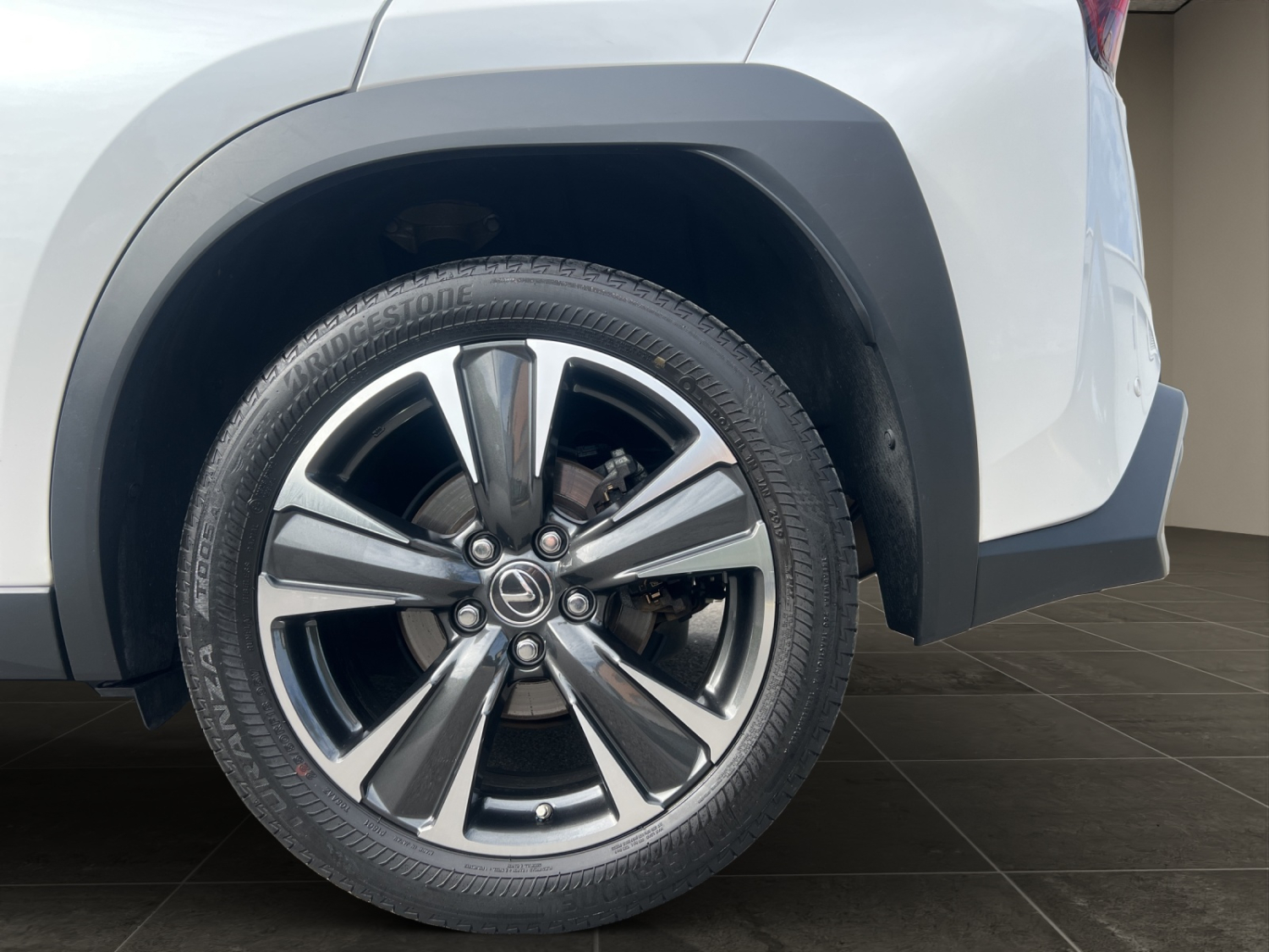 LEXUS UX 250h Excellence-image-25