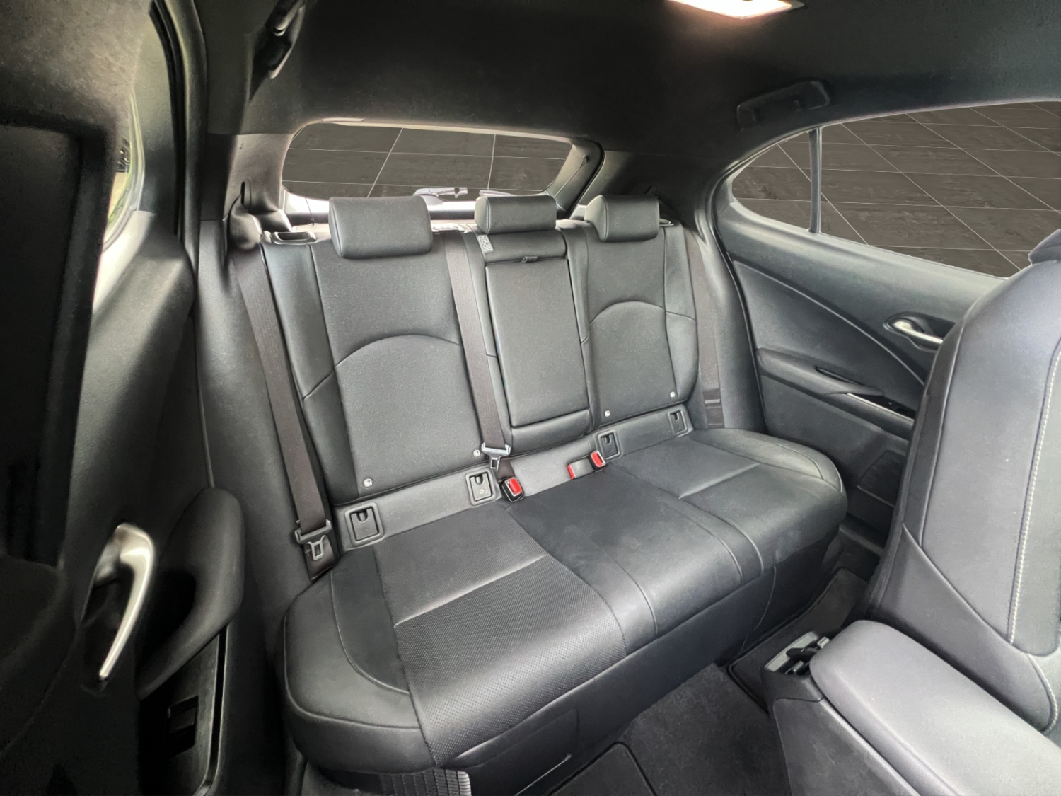 LEXUS UX 250h Excellence-image-22