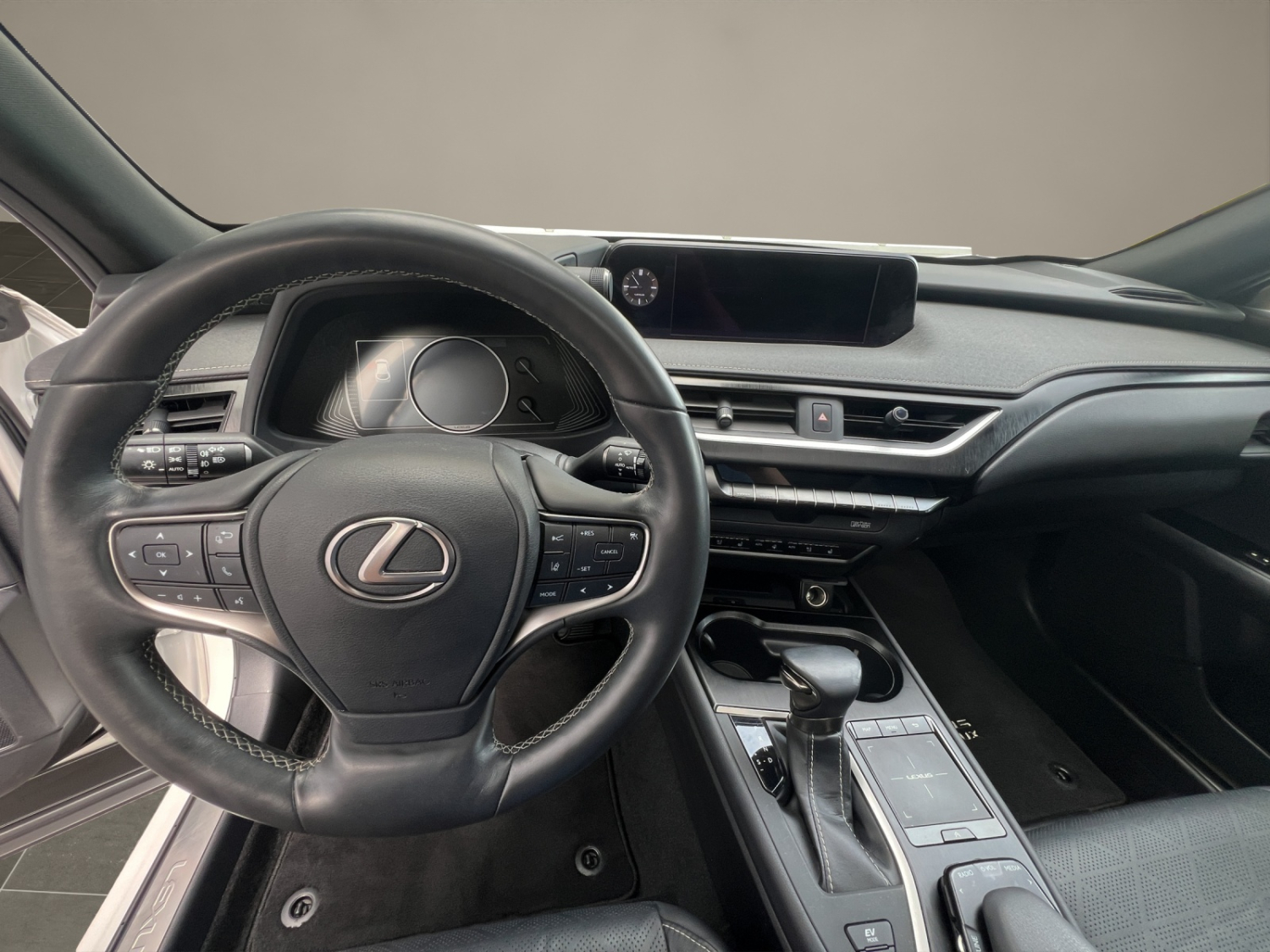 LEXUS UX 250h Excellence-image-11