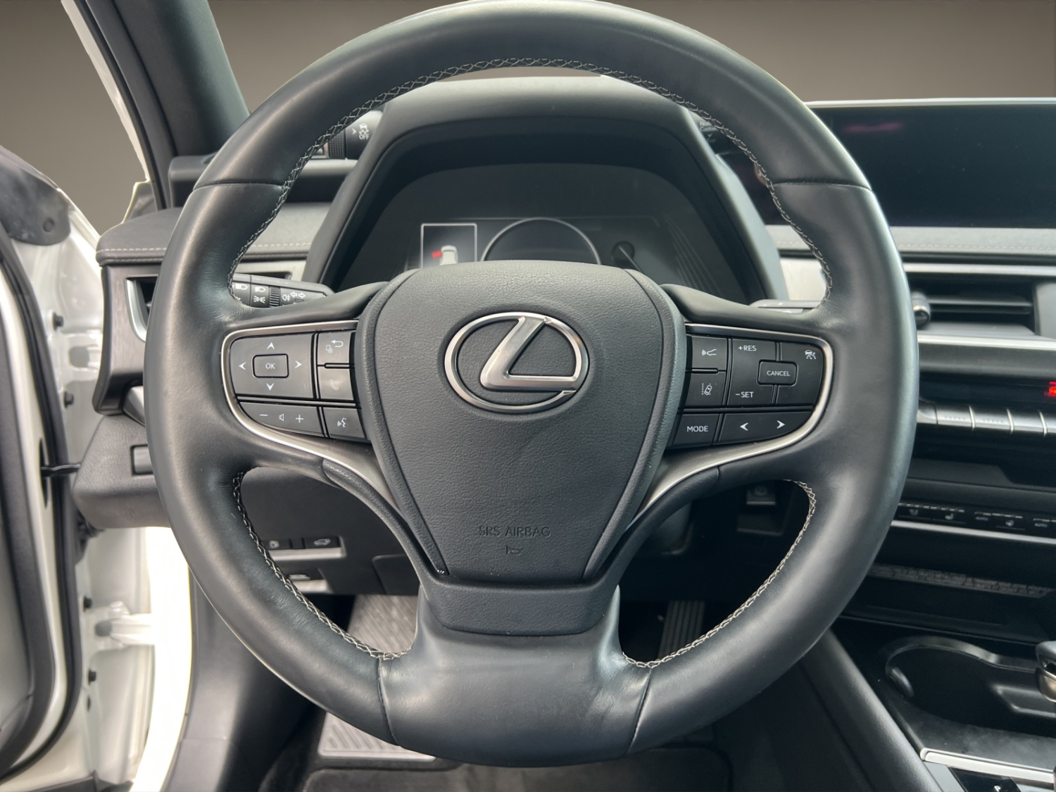 LEXUS UX 250h Excellence-image-12