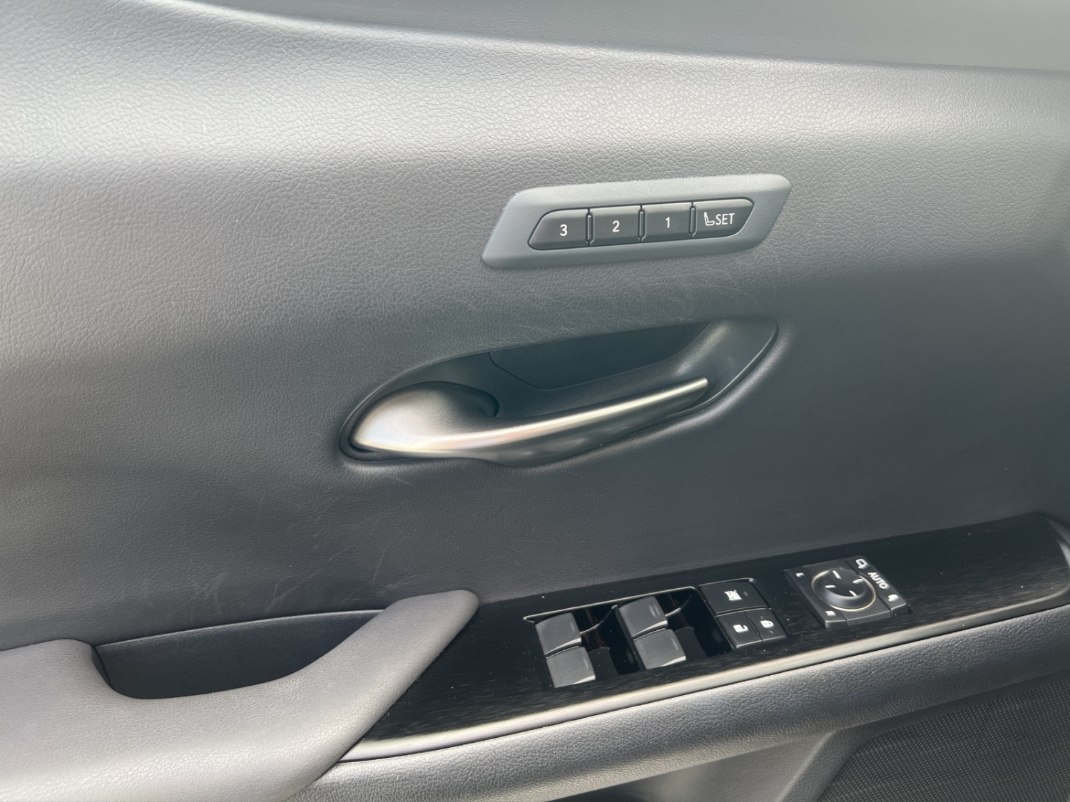 LEXUS UX 250h Excellence-image-19