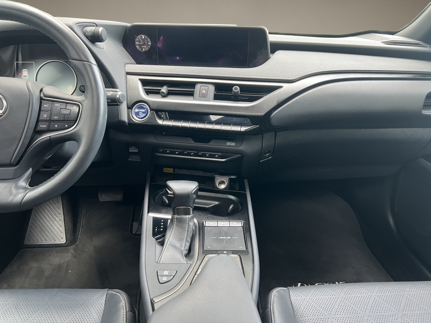 LEXUS UX 250h Excellence-image-13