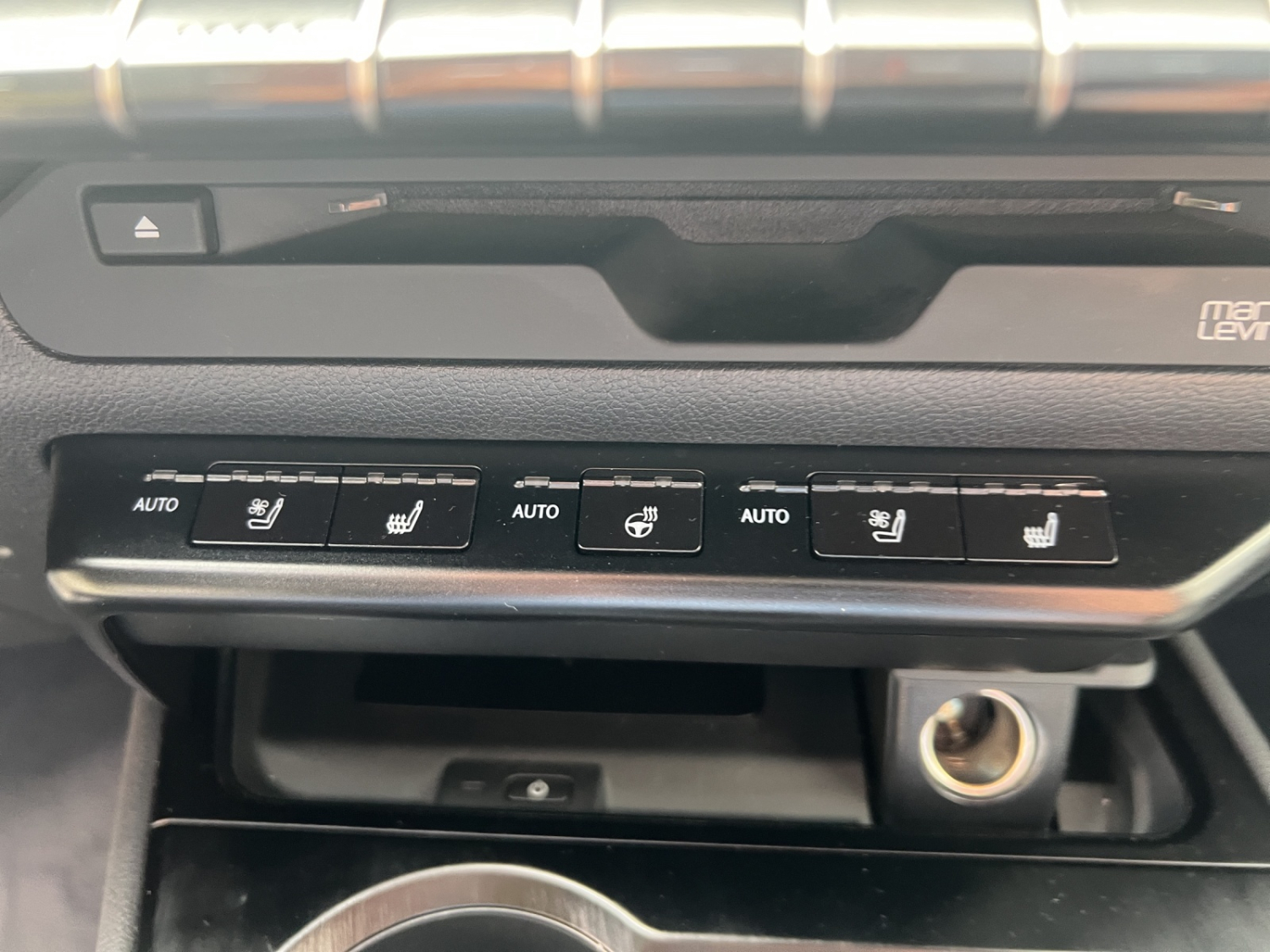 LEXUS UX 250h Excellence-image-16