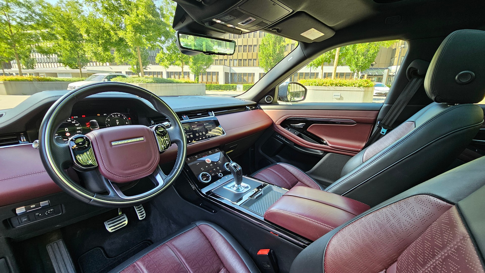LAND ROVER 2.0 T R-Dynamic S-image-5
