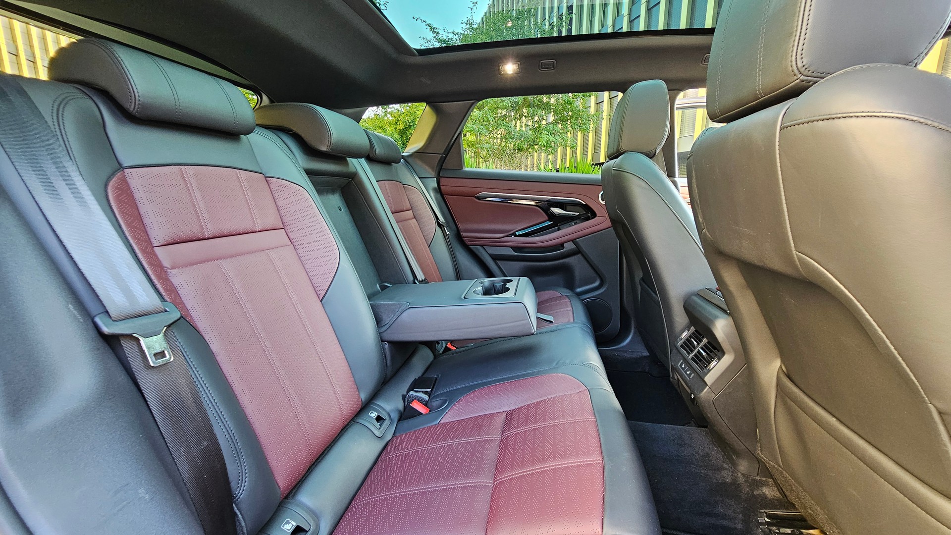 LAND ROVER 2.0 T R-Dynamic S-image-6