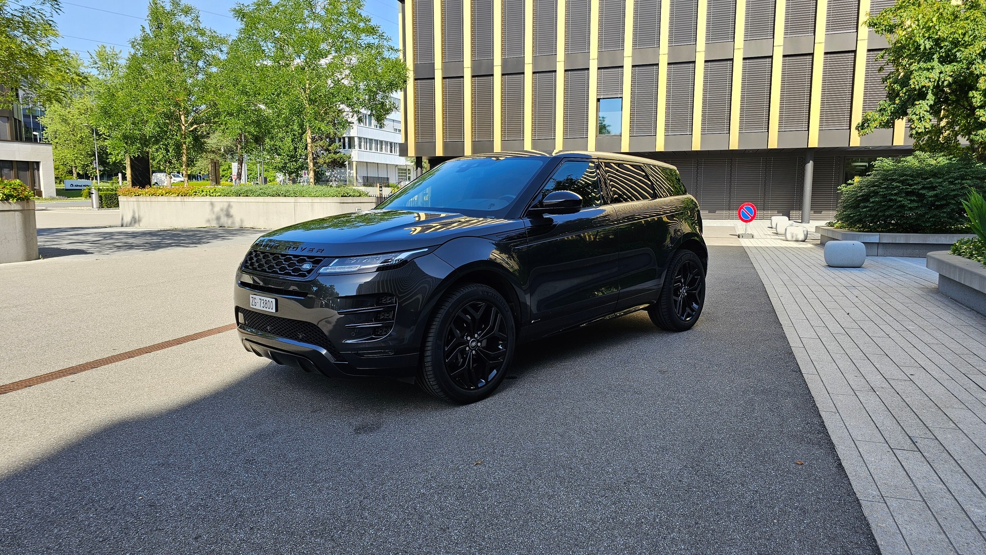 LAND ROVER 2.0 T R-Dynamic S-image-1