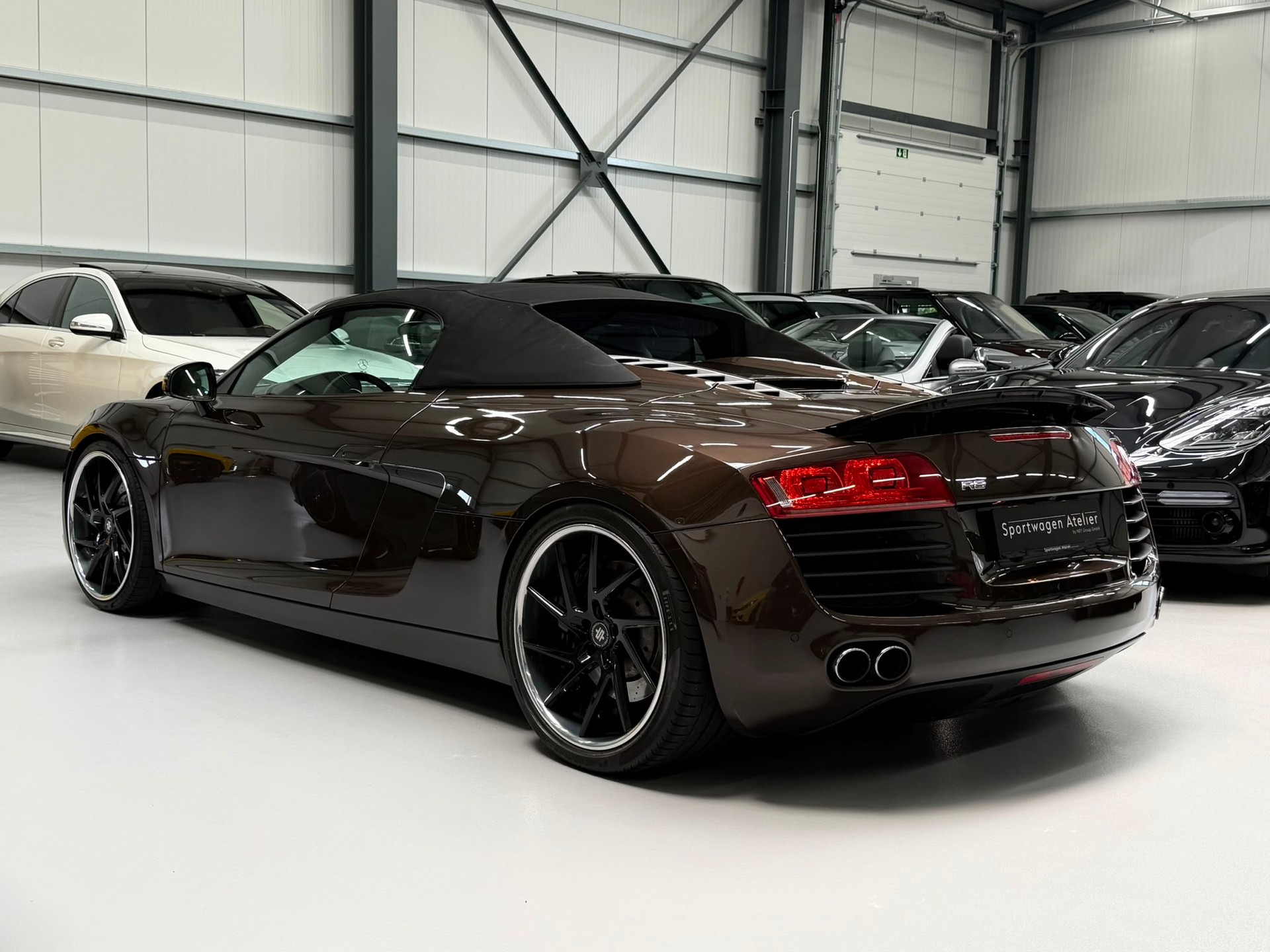 AUDI R8 Spyder 4.2 R-Tronic-showroom-element-3