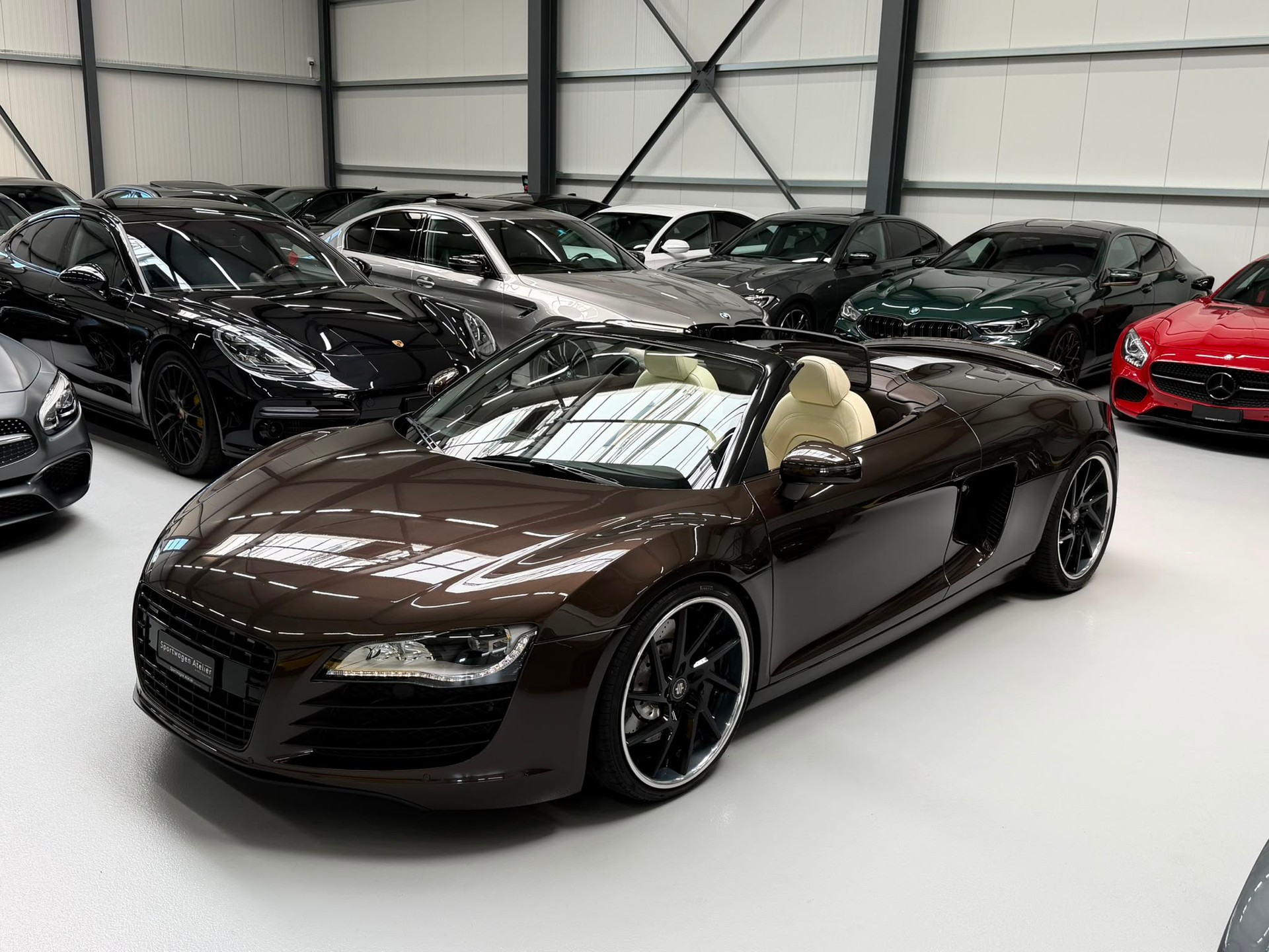 AUDI R8 Spyder 4.2 R-Tronic-showroom-element-1