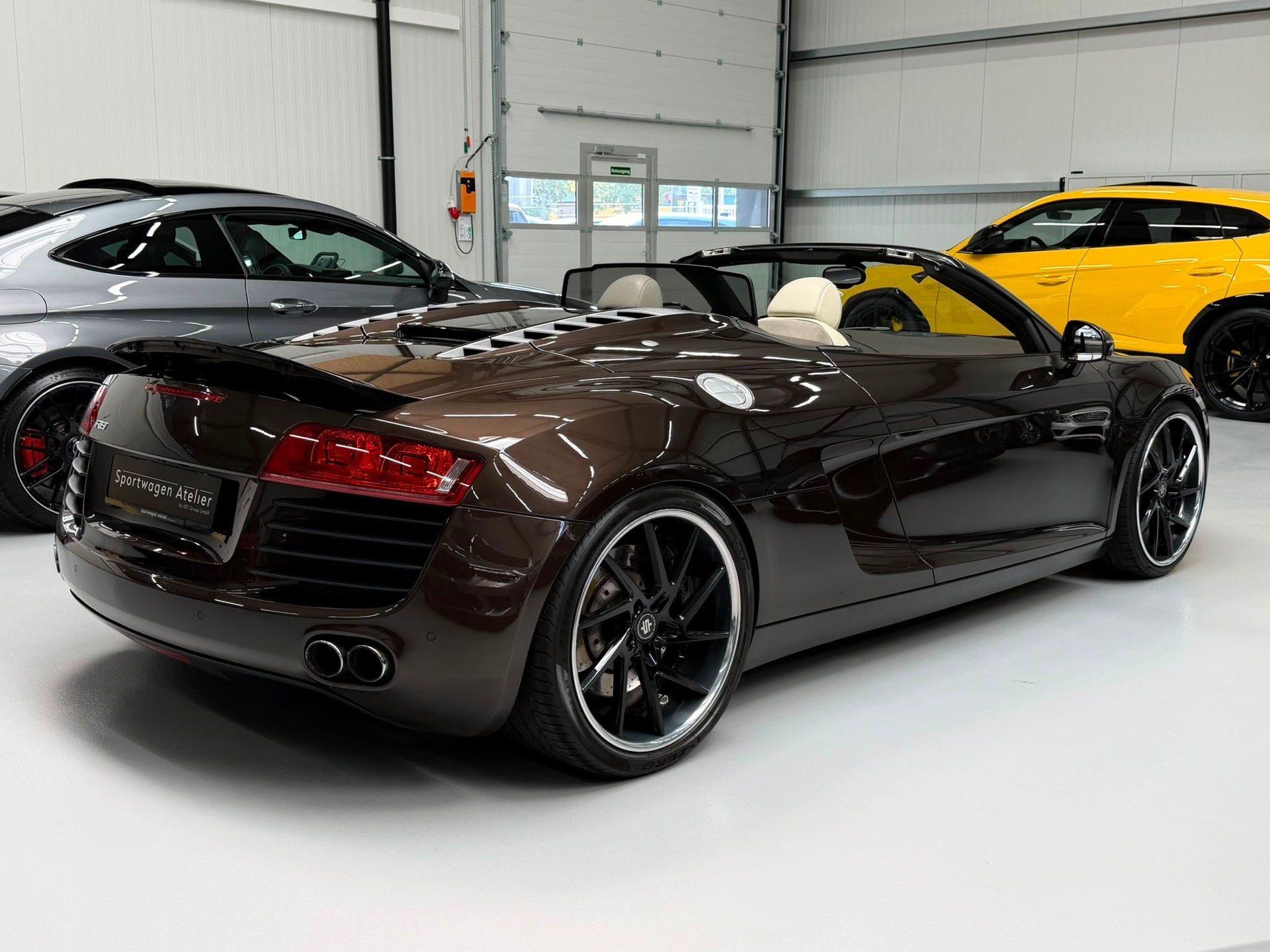 AUDI R8 Spyder 4.2 R-Tronic-image-9