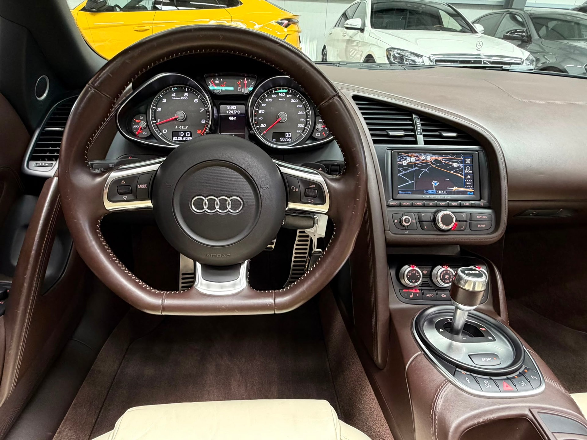 AUDI R8 Spyder 4.2 R-Tronic-image-18
