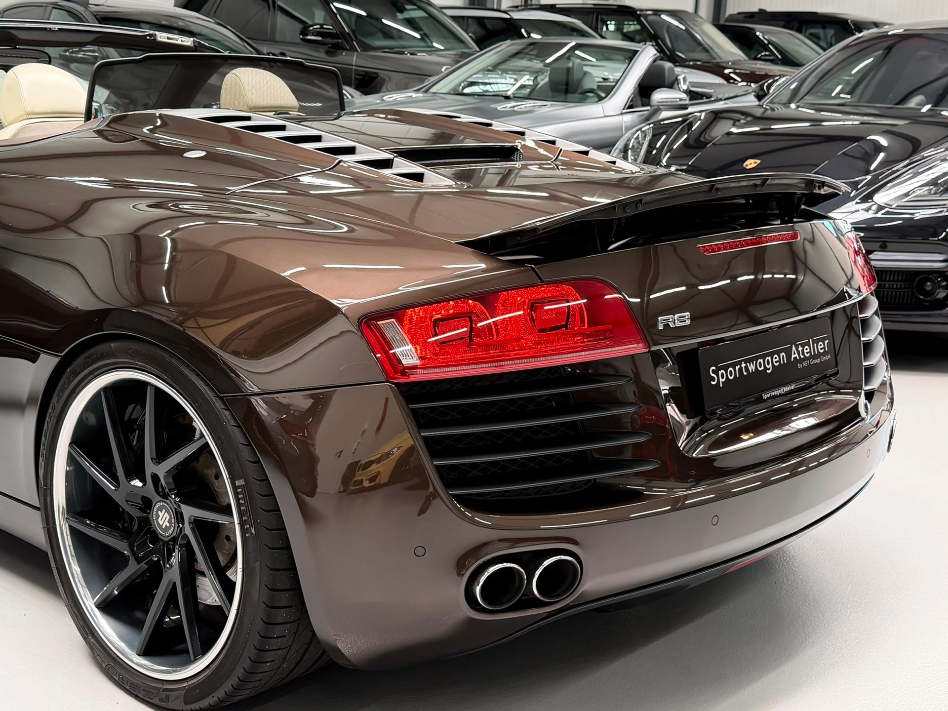 AUDI R8 Spyder 4.2 R-Tronic-image-6