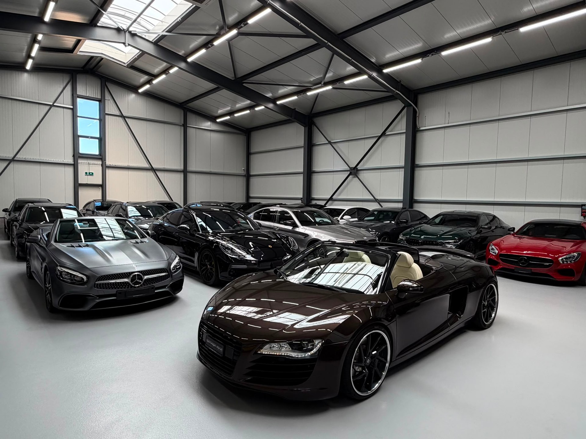 AUDI R8 Spyder 4.2 R-Tronic-showroom-element-2