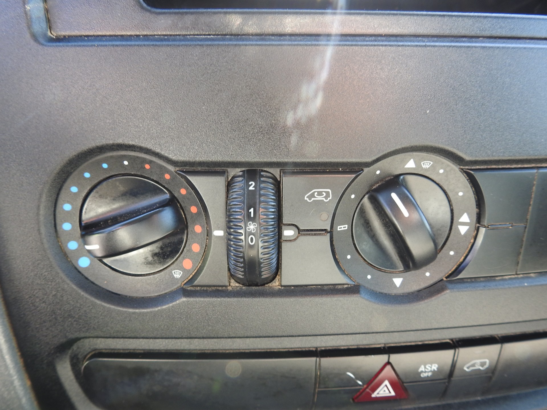 VW Crafter 35 2.0 TDI CR-image-18