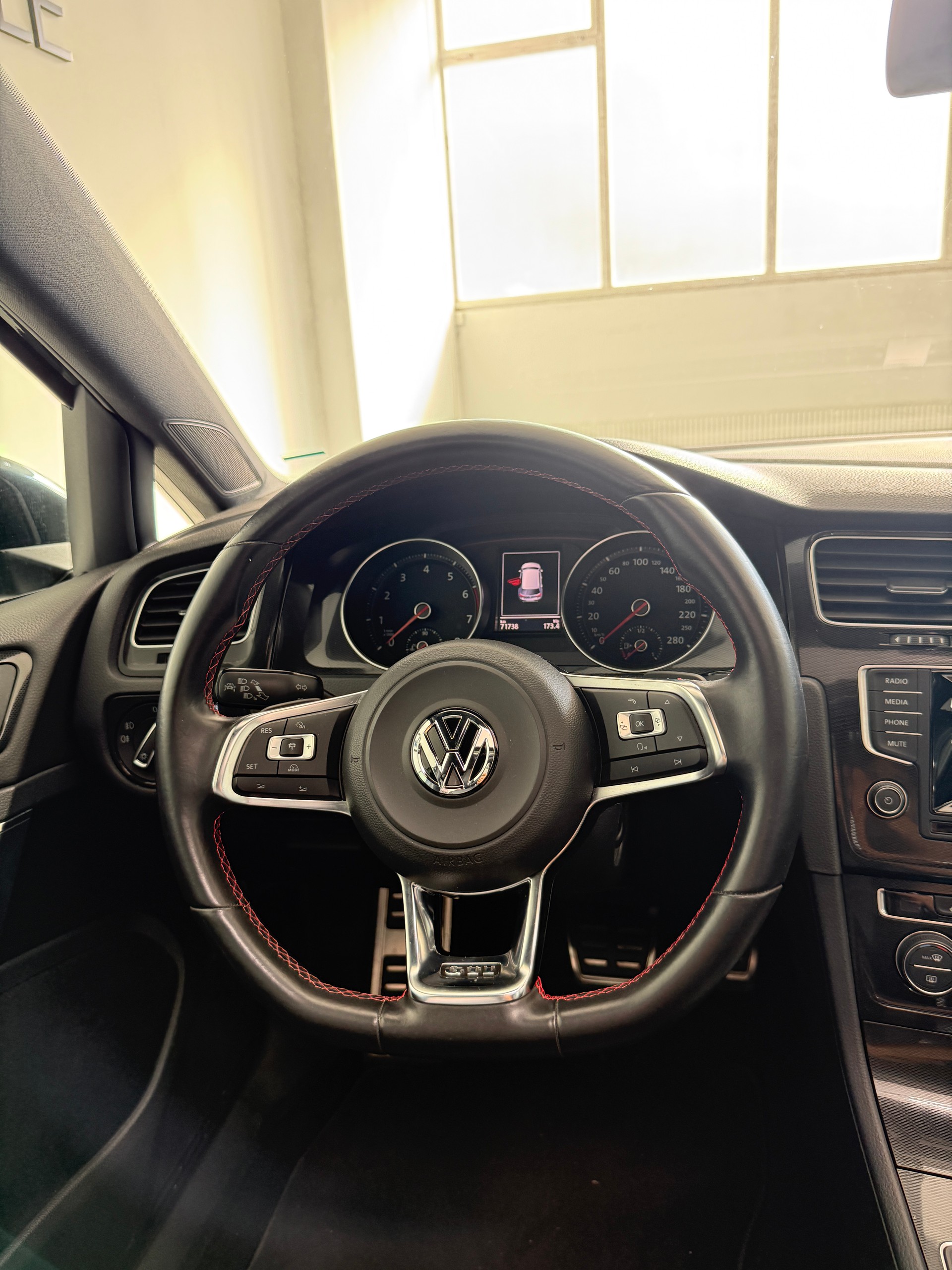 VW Golf 2.0 TSI GTI DSG-image-9