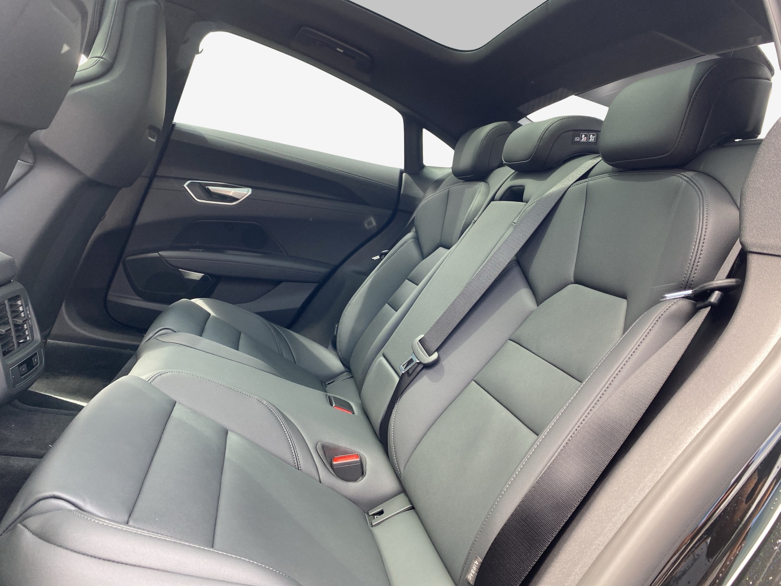 AUDI e-tron GT quattro-image-11