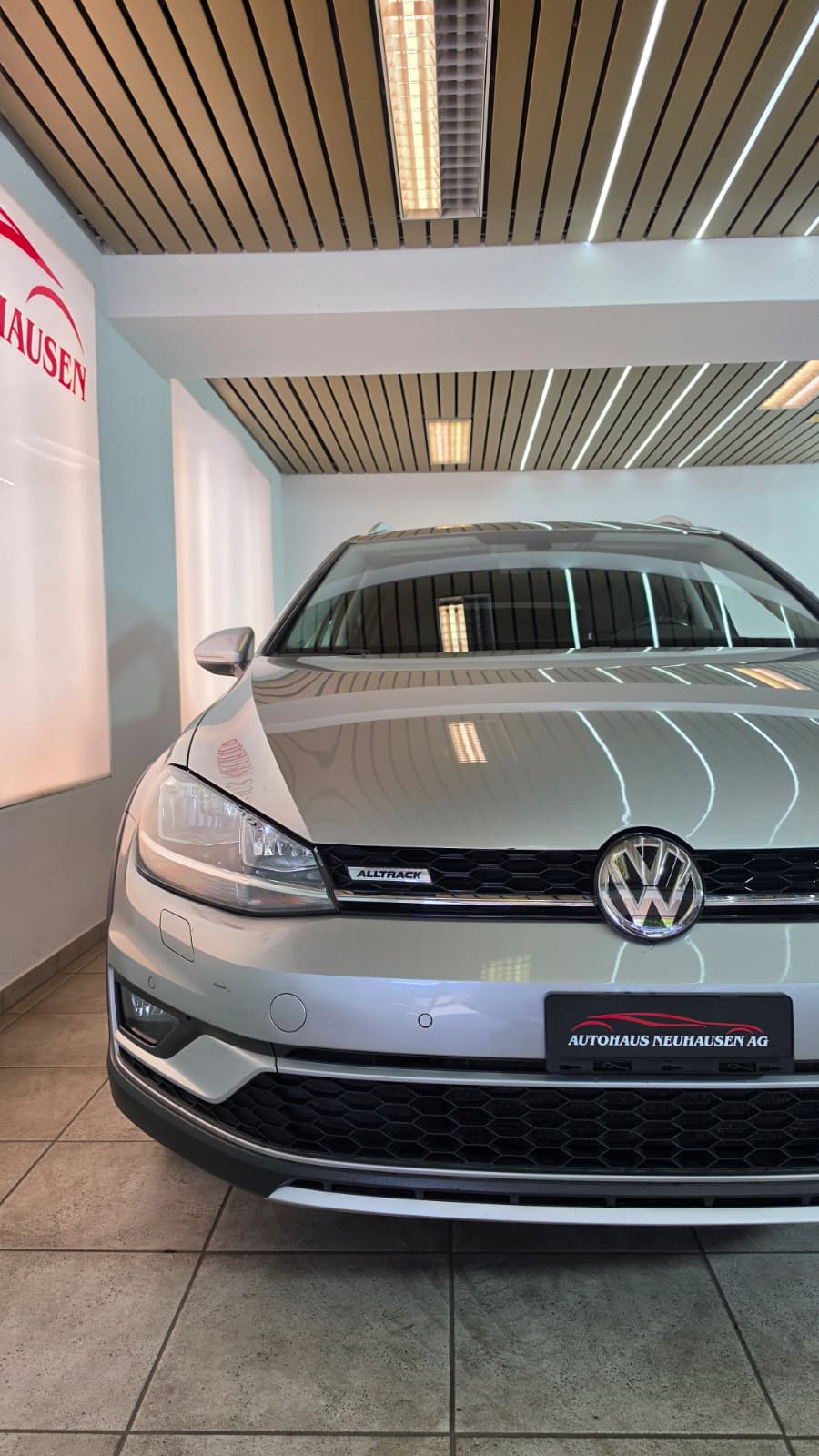 VW Golf 2.0 TDI Alltrack 4Motion DSG, FRISCH AB MFK UND 8-FACH BEREIFT-showroom-element-3