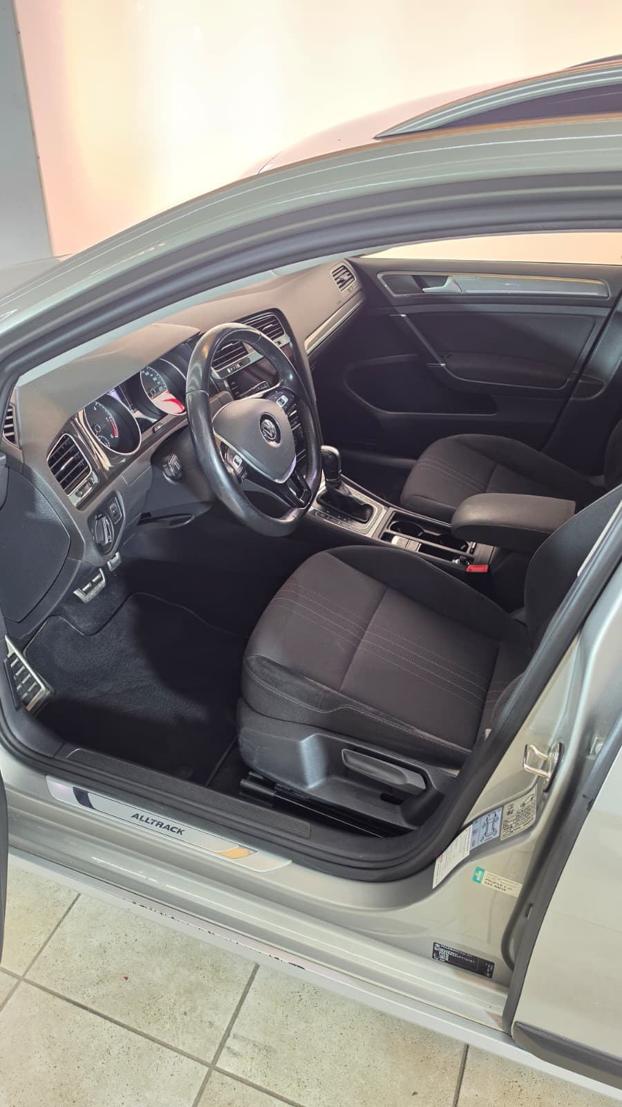 VW Golf 2.0 TDI Alltrack 4Motion DSG, FRISCH AB MFK UND 8-FACH BEREIFT-image-9