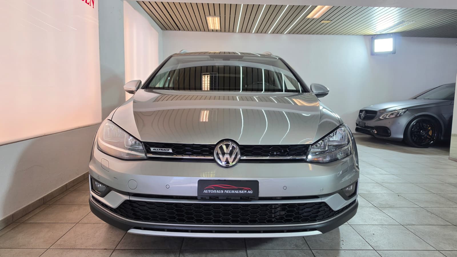 VW Golf 2.0 TDI Alltrack 4Motion DSG, FRISCH AB MFK UND 8-FACH BEREIFT-showroom-element-1