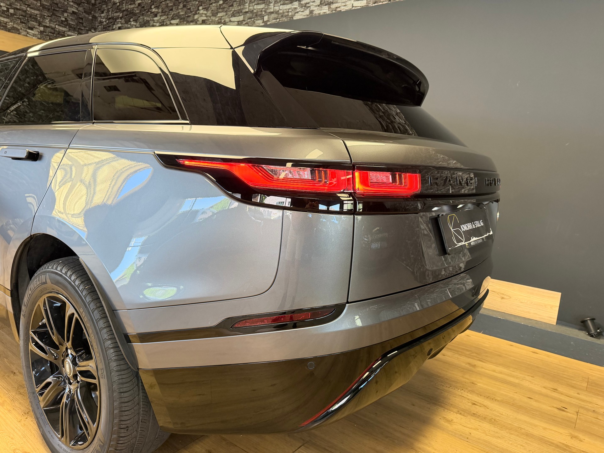 LAND ROVER Range Rover Velar R-Dynamic D 240 SE Automatic-image-8