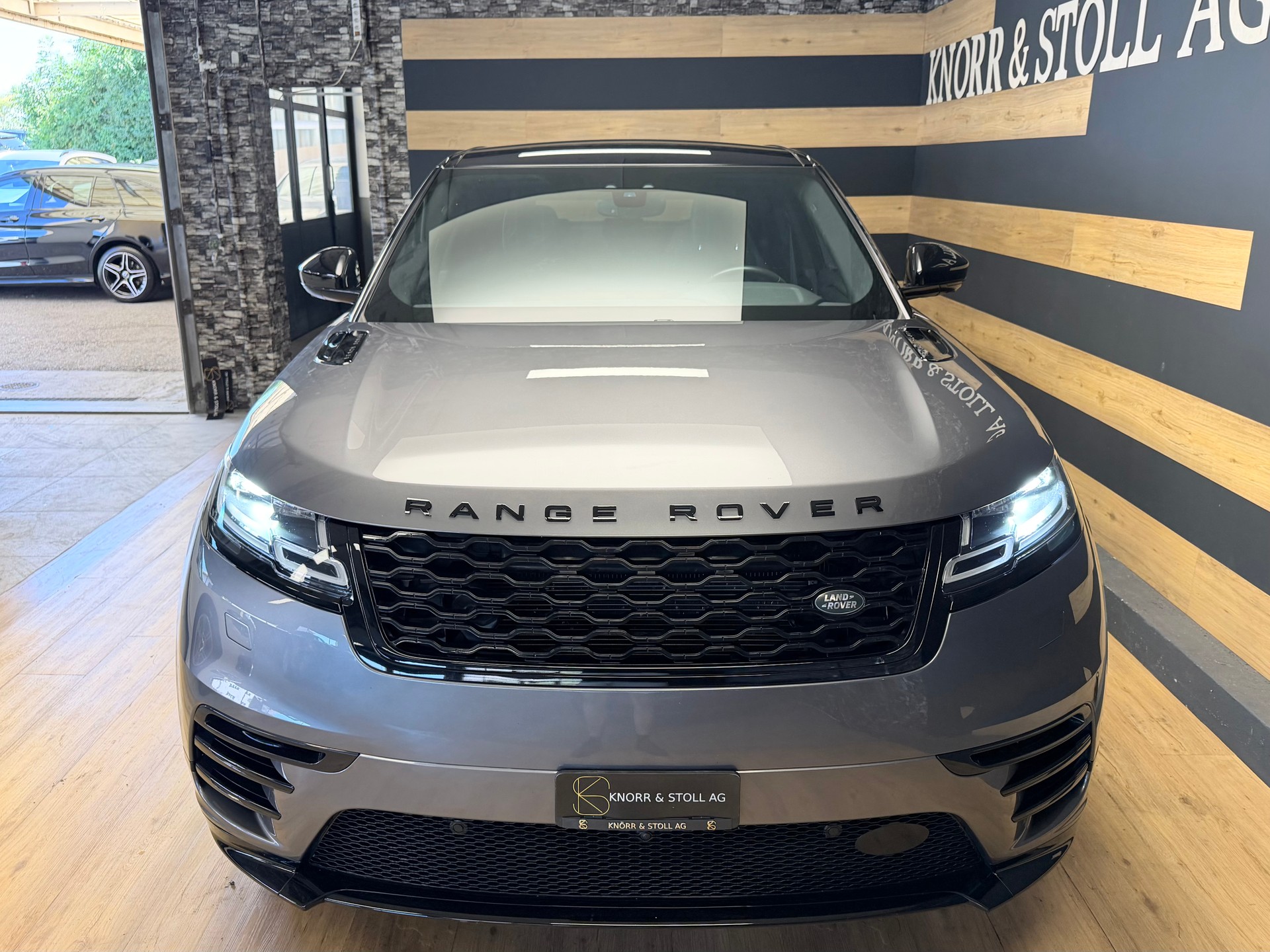 LAND ROVER Range Rover Velar R-Dynamic D 240 SE Automatic-showroom-element-3