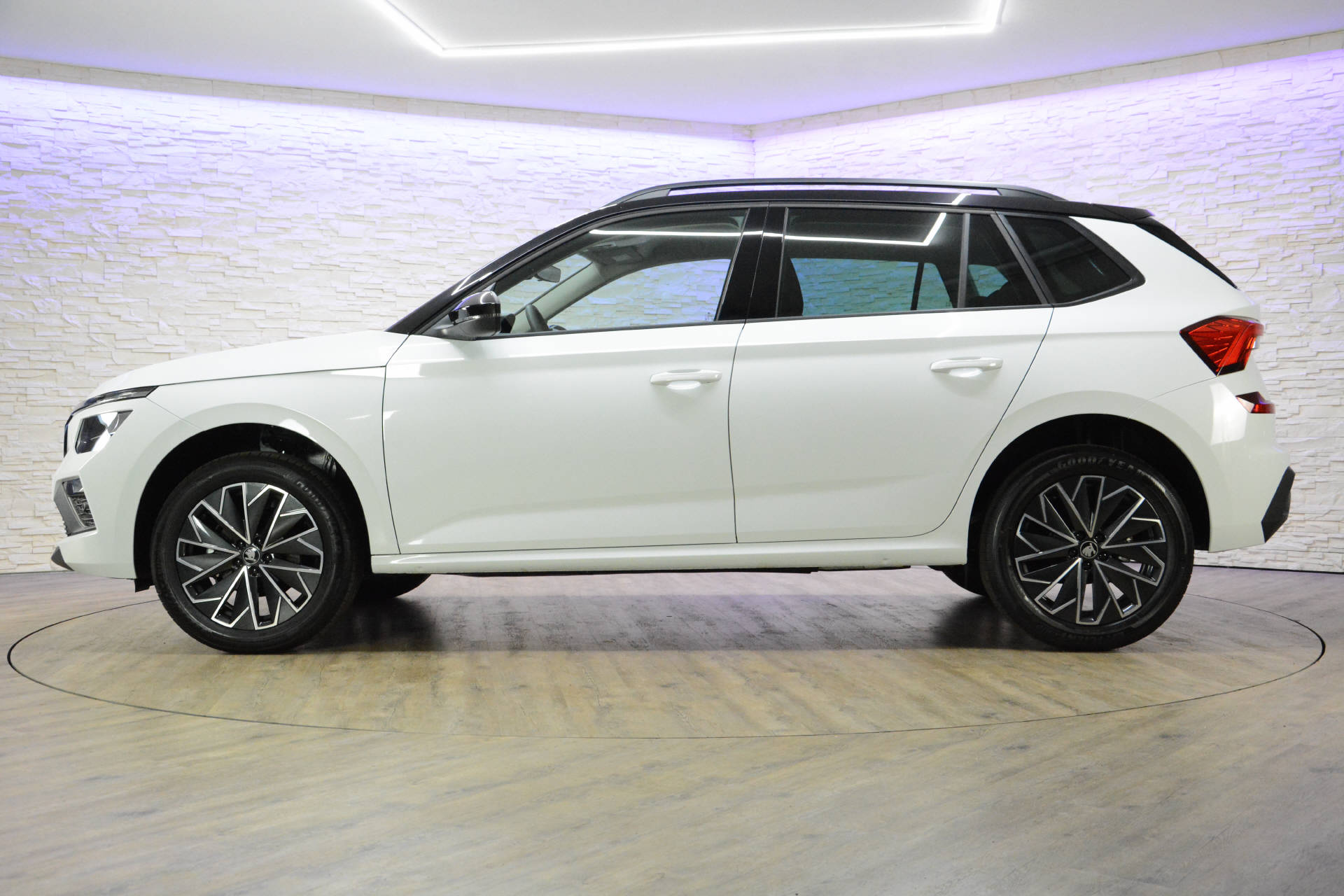 SKODA Kamiq 1.0 TSI Selection DSG-showroom-element-2