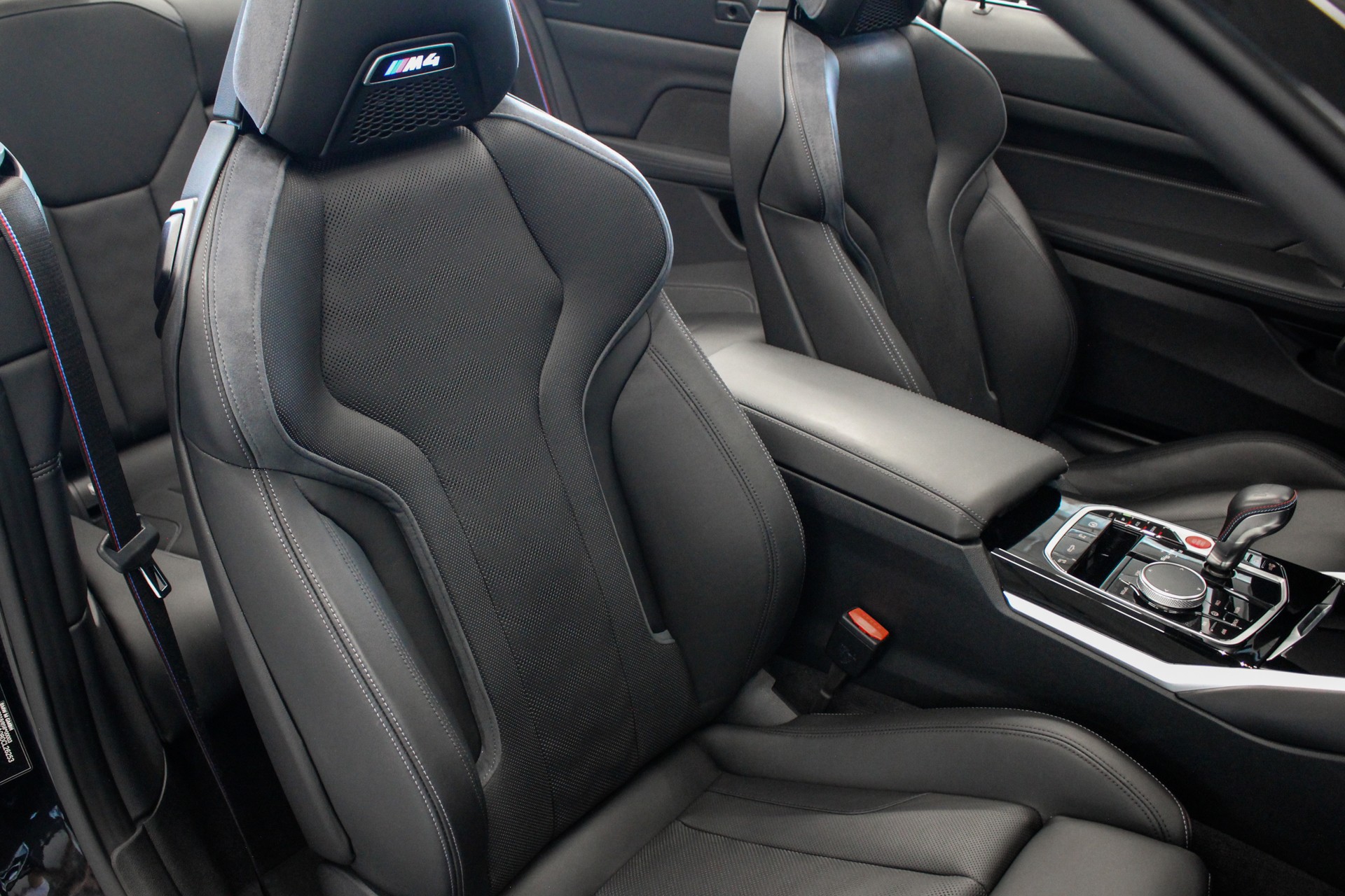 BMW M4 Cabrio Competition M xDrive-image-14