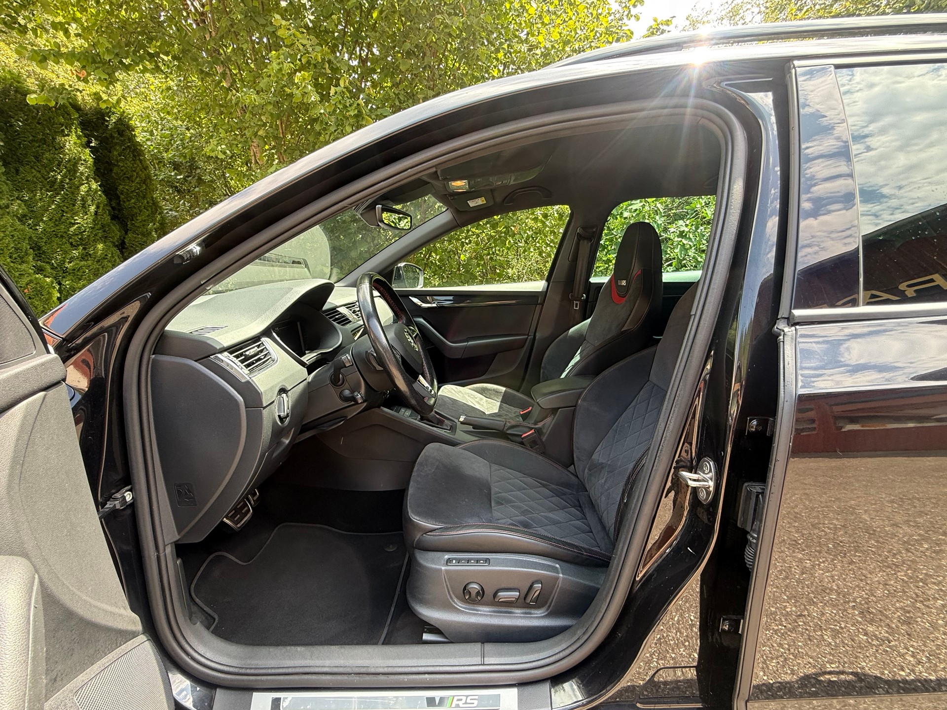 SKODA Octavia Combi 2.0 TSI RS Final Edition DSG-image-10