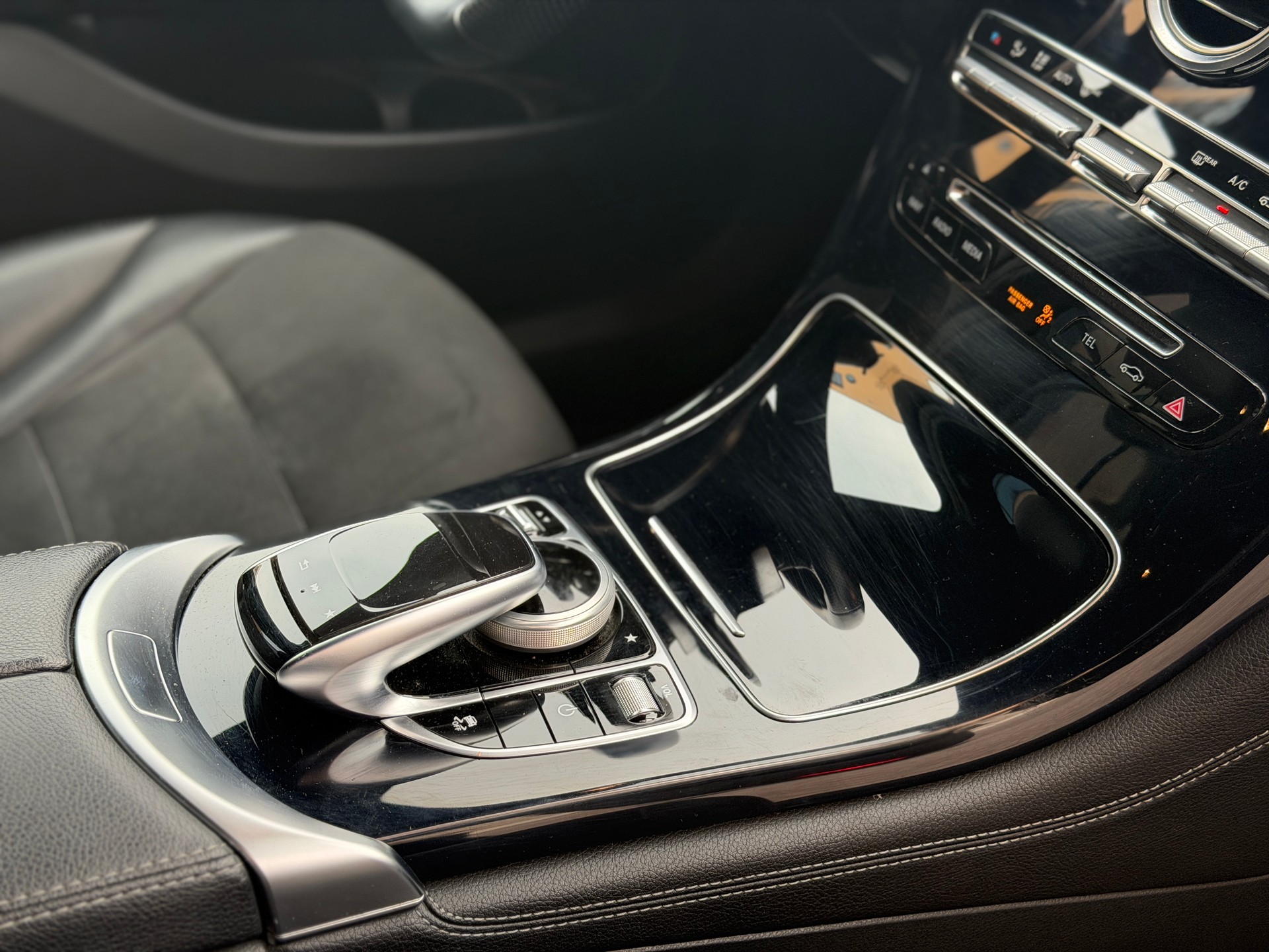 MERCEDES-BENZ GLC 220 d AMG Line 4Matic 9G-Tronic-image-30