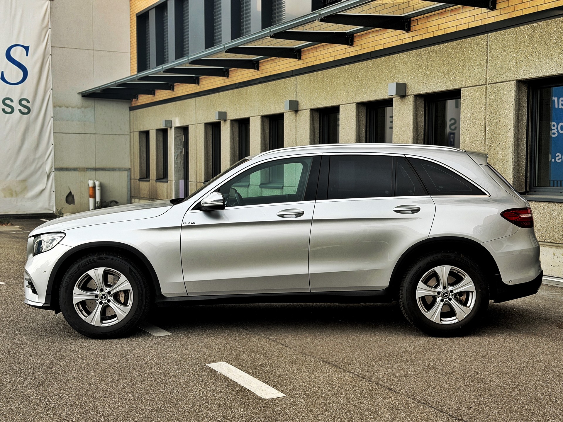 MERCEDES-BENZ GLC 220 d AMG Line 4Matic 9G-Tronic-showroom-element-1