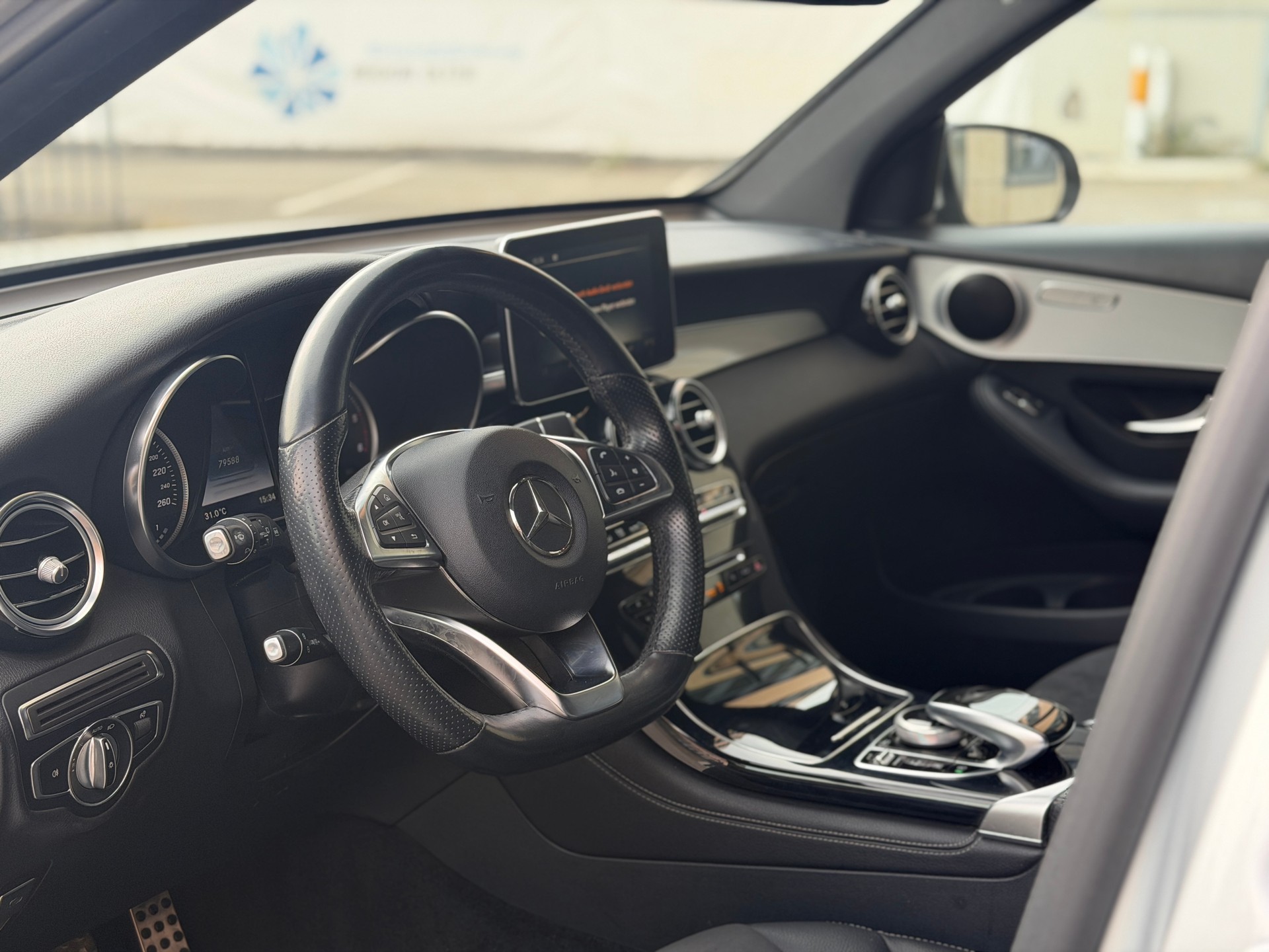 MERCEDES-BENZ GLC 220 d AMG Line 4Matic 9G-Tronic-image-13