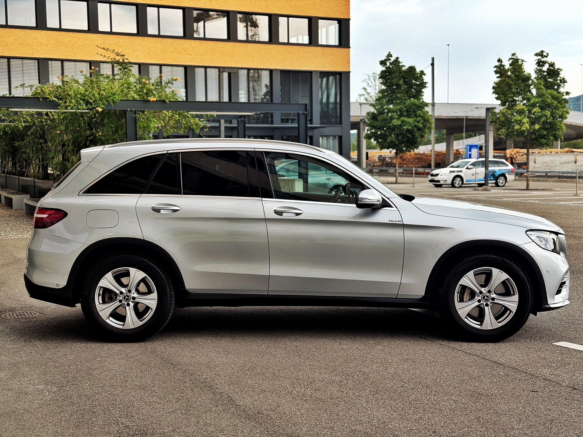 MERCEDES-BENZ GLC 220 d AMG Line 4Matic 9G-Tronic-showroom-element-3