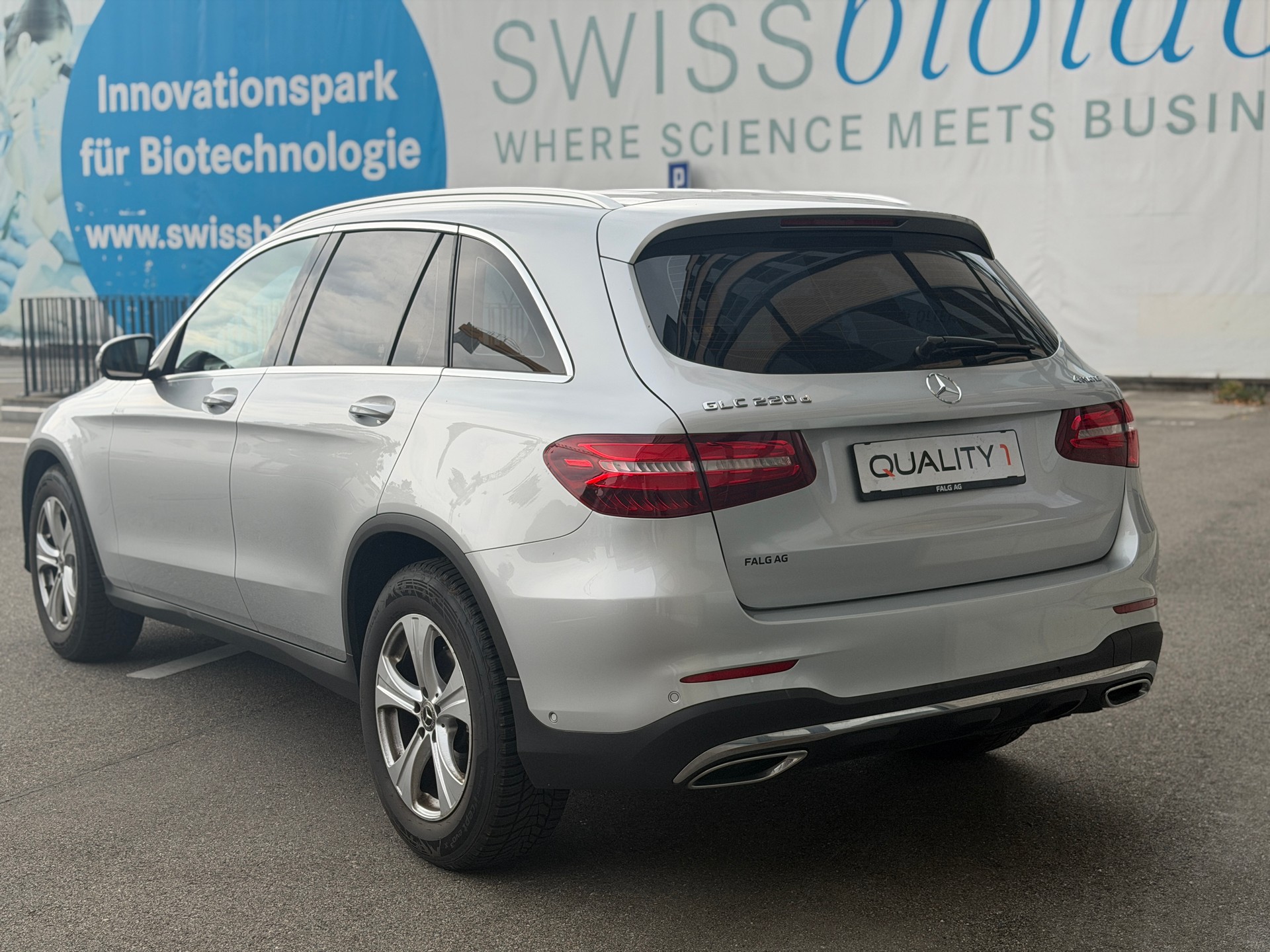 MERCEDES-BENZ GLC 220 d AMG Line 4Matic 9G-Tronic-showroom-element-2