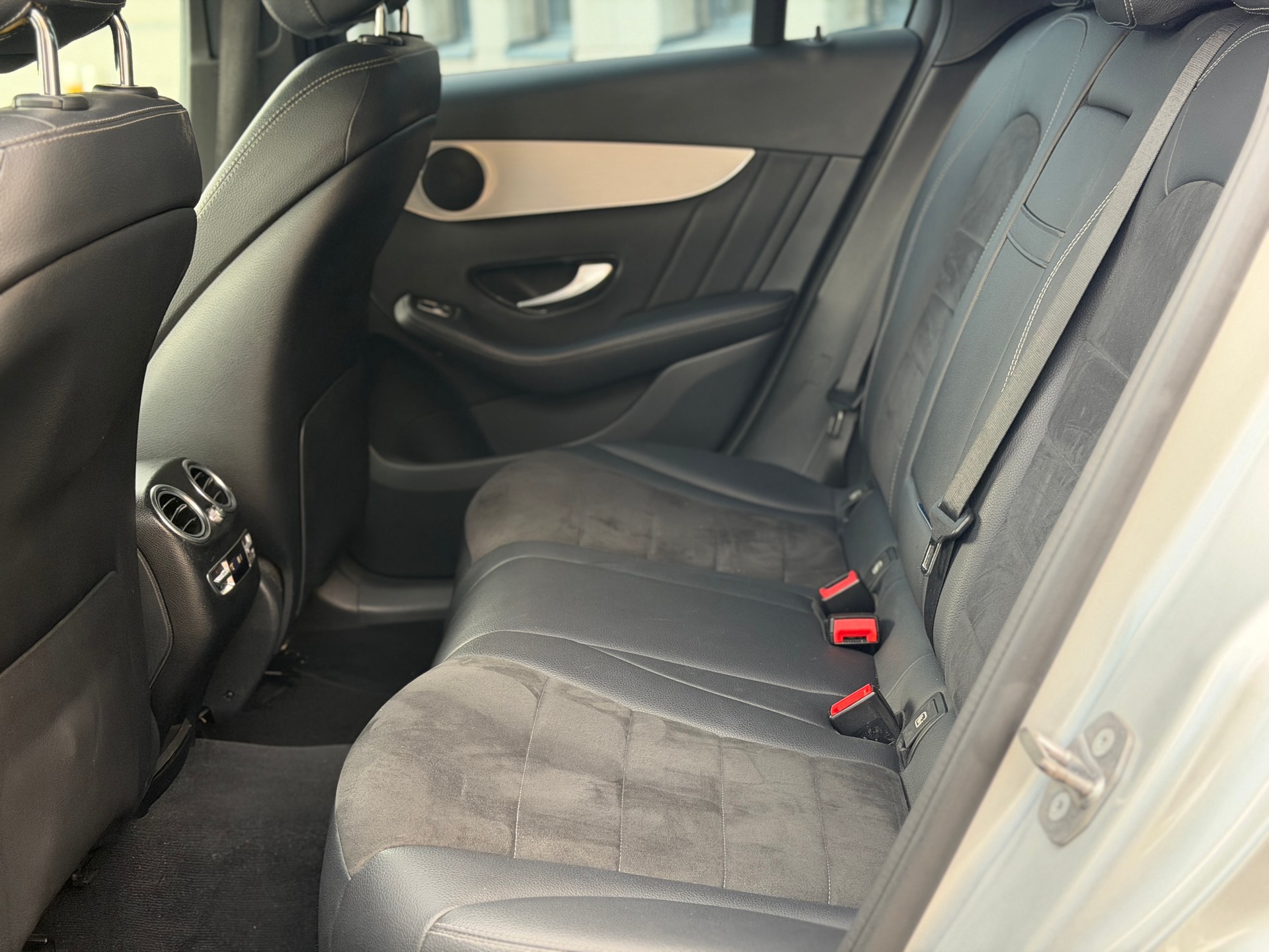 MERCEDES-BENZ GLC 220 d AMG Line 4Matic 9G-Tronic-image-19