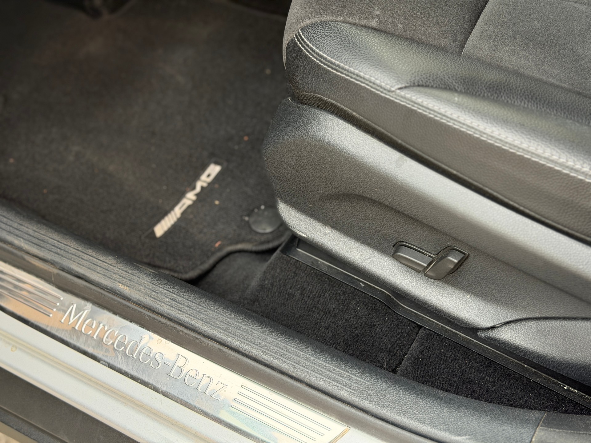 MERCEDES-BENZ GLC 220 d AMG Line 4Matic 9G-Tronic-image-15