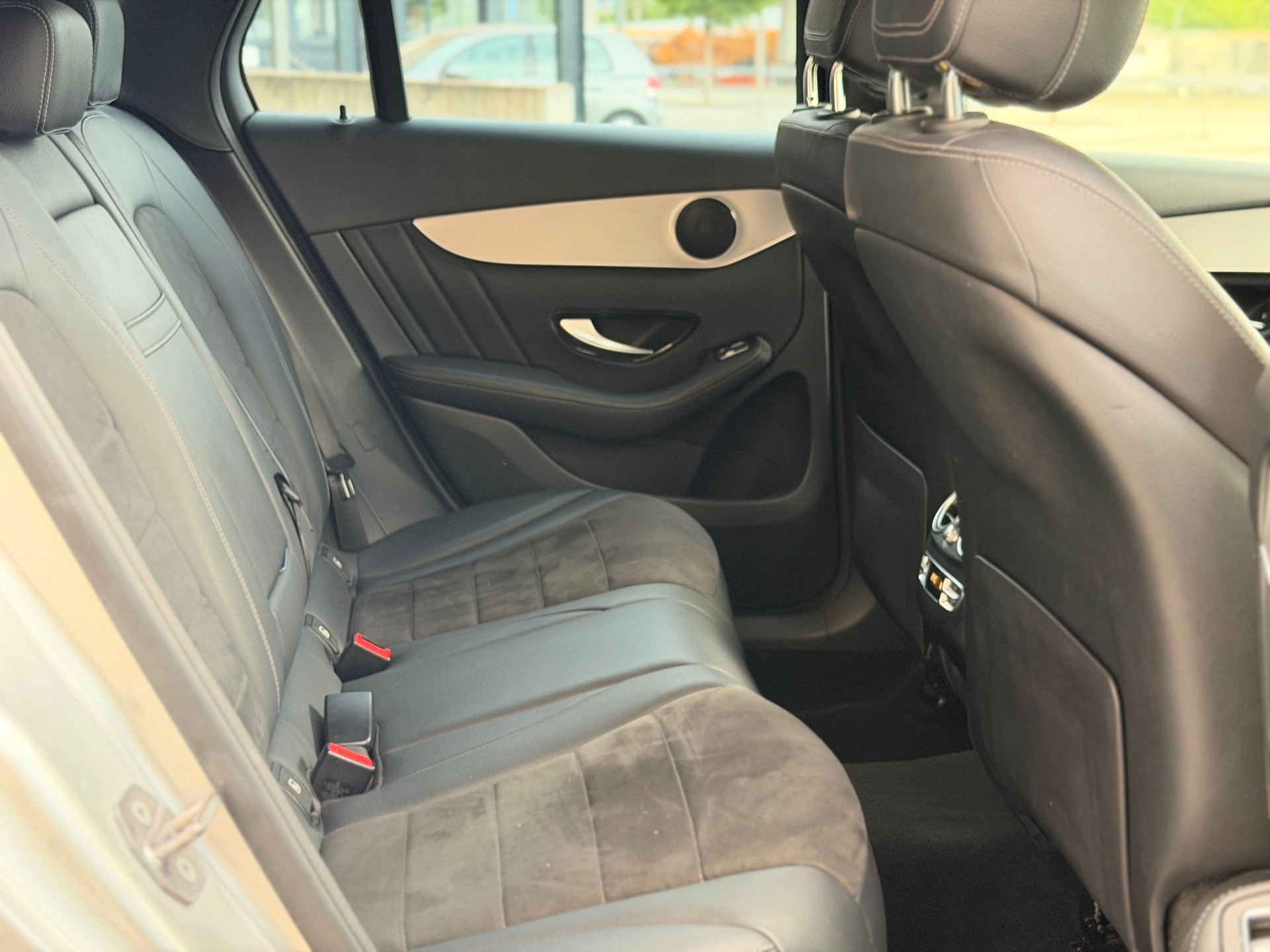 MERCEDES-BENZ GLC 220 d AMG Line 4Matic 9G-Tronic-image-21