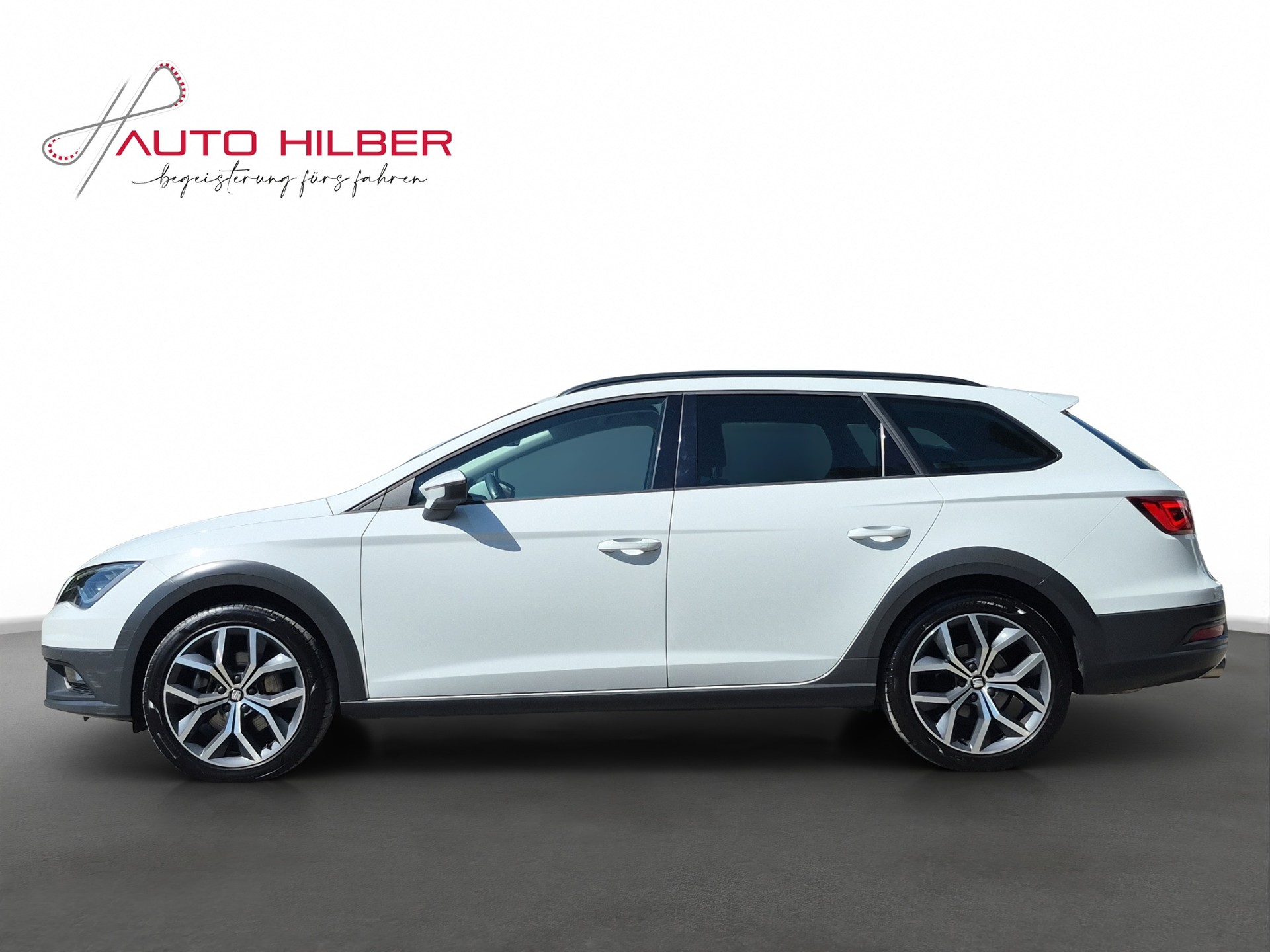 SEAT Leon ST 1.8 TSI X-Perience 4Drive DSG *Anhängerkupplung/Full Link*-showroom-element-2