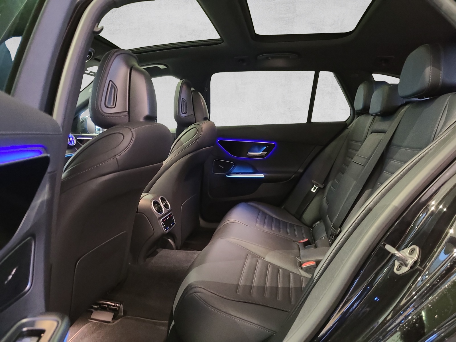 MERCEDES-BENZ C 300 T 4Matic AMG Line-image-10