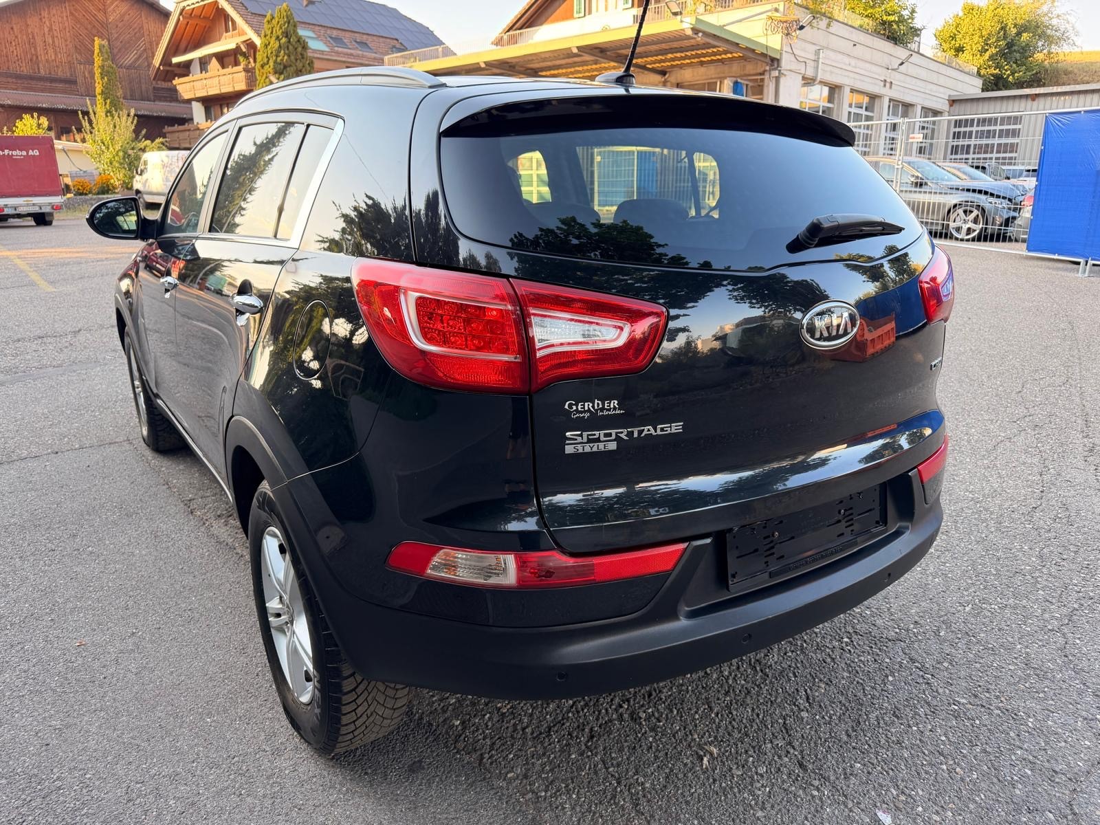 KIA Sportage 2.0 CRDi Style 4WD Automatic-image-2