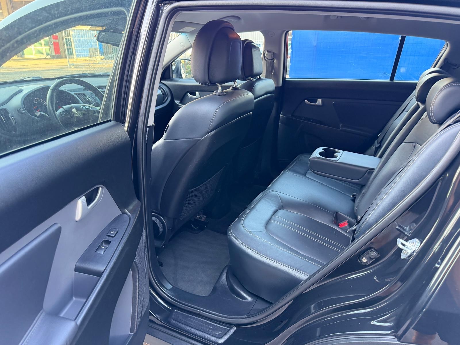 KIA Sportage 2.0 CRDi Style 4WD Automatic-image-9
